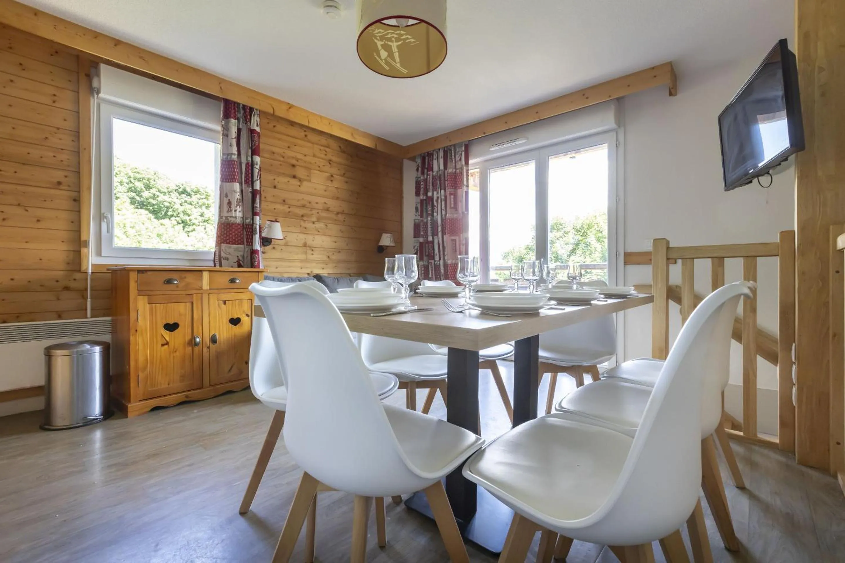Dining area in Résidence Odalys Les Bergers