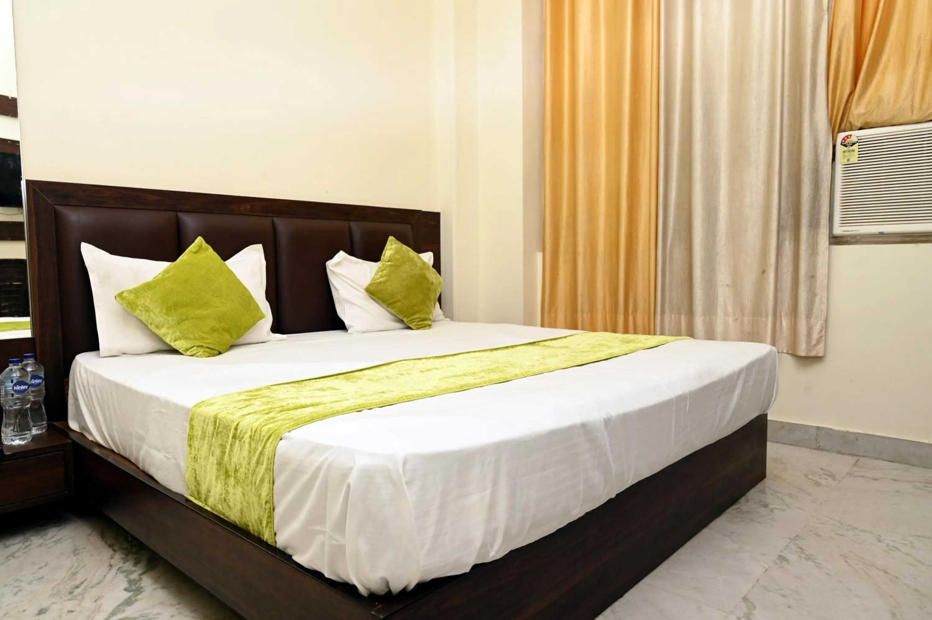 Bed in Hotel Pulse Inn- Near Jaipur Railway Station