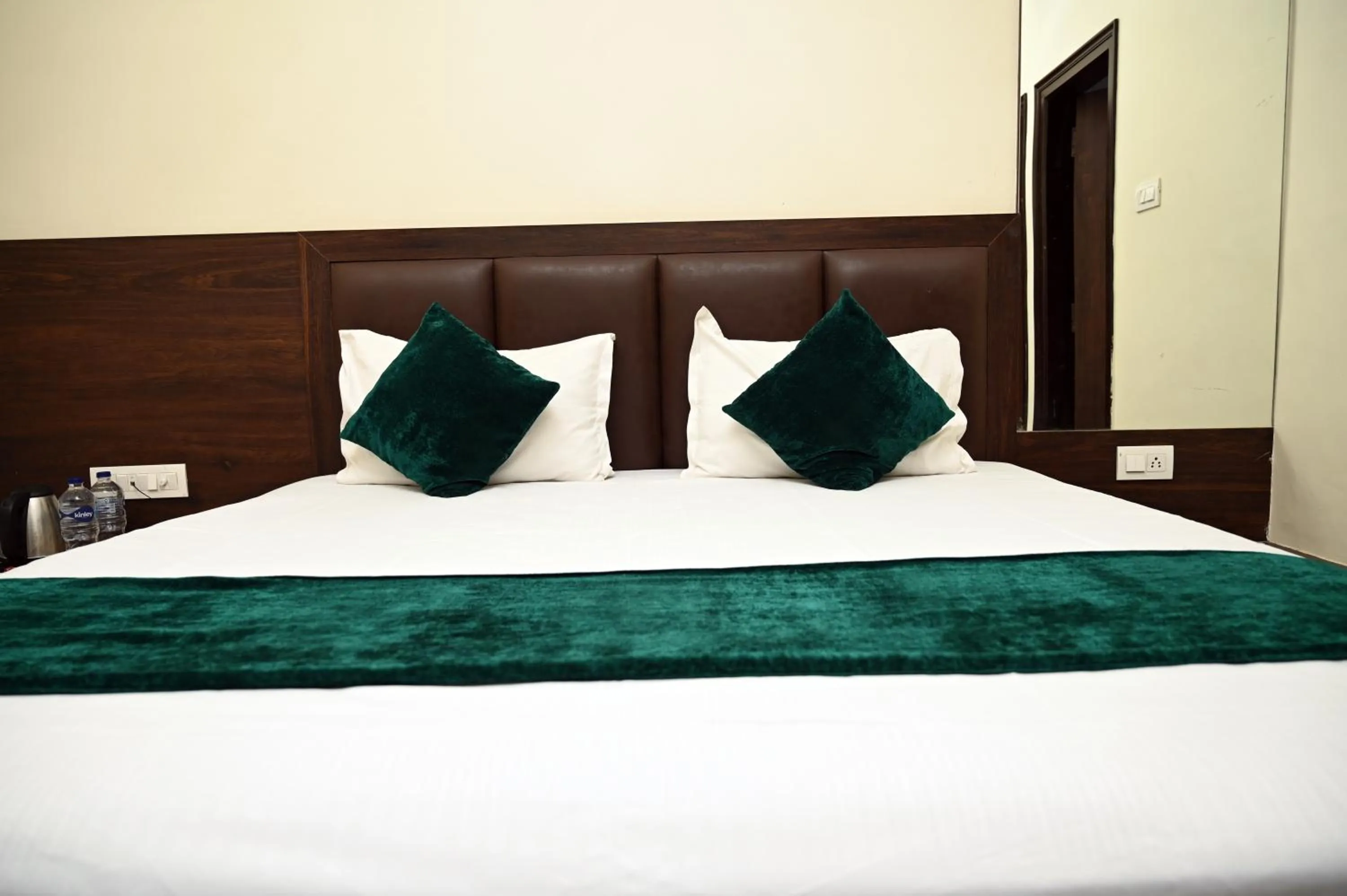 Bed in Hotel Pulse Inn- Near Jaipur Railway Station