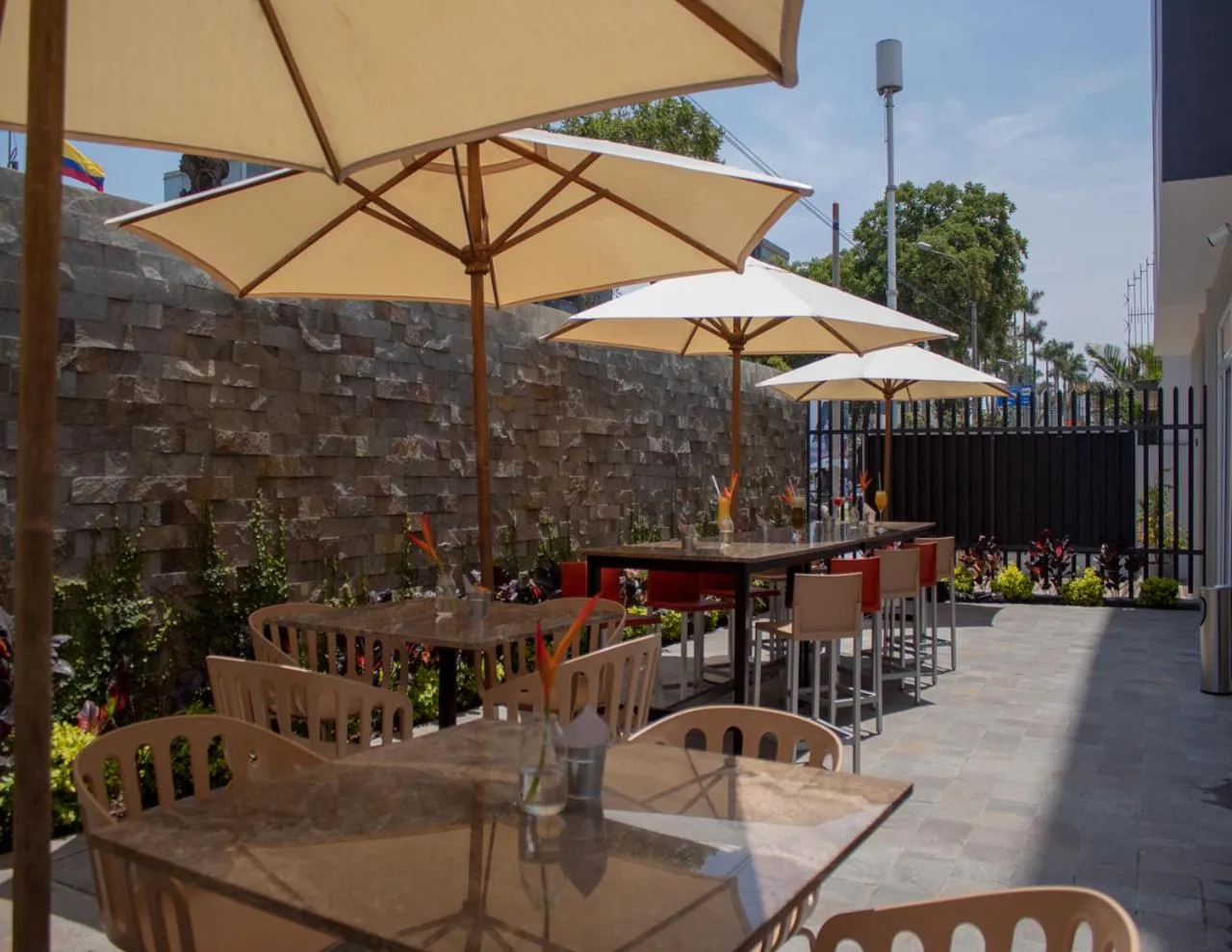Patio in Hotel Estelar San Isidro