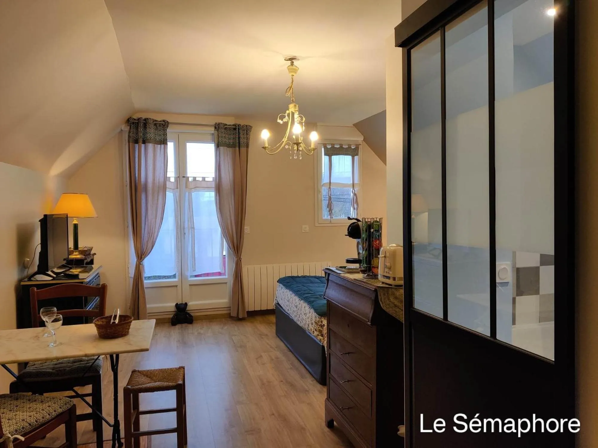 Photo of the whole room in Du coté de chez Swann 1