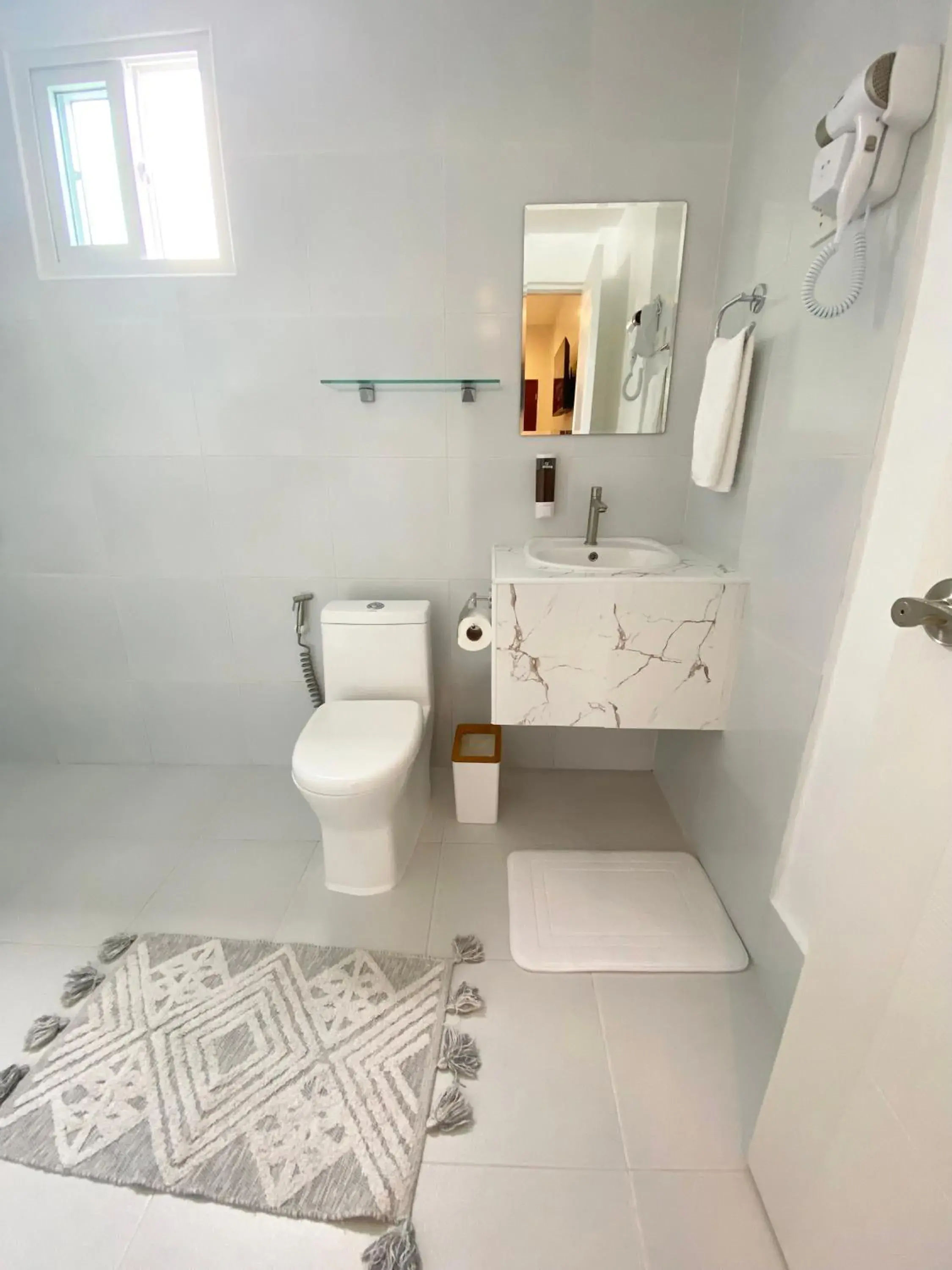 Deluxe Queen Suite in HARMAN SUITES Moalboal Deluxe Queen Suite in HARMAN SUITES Moalboal