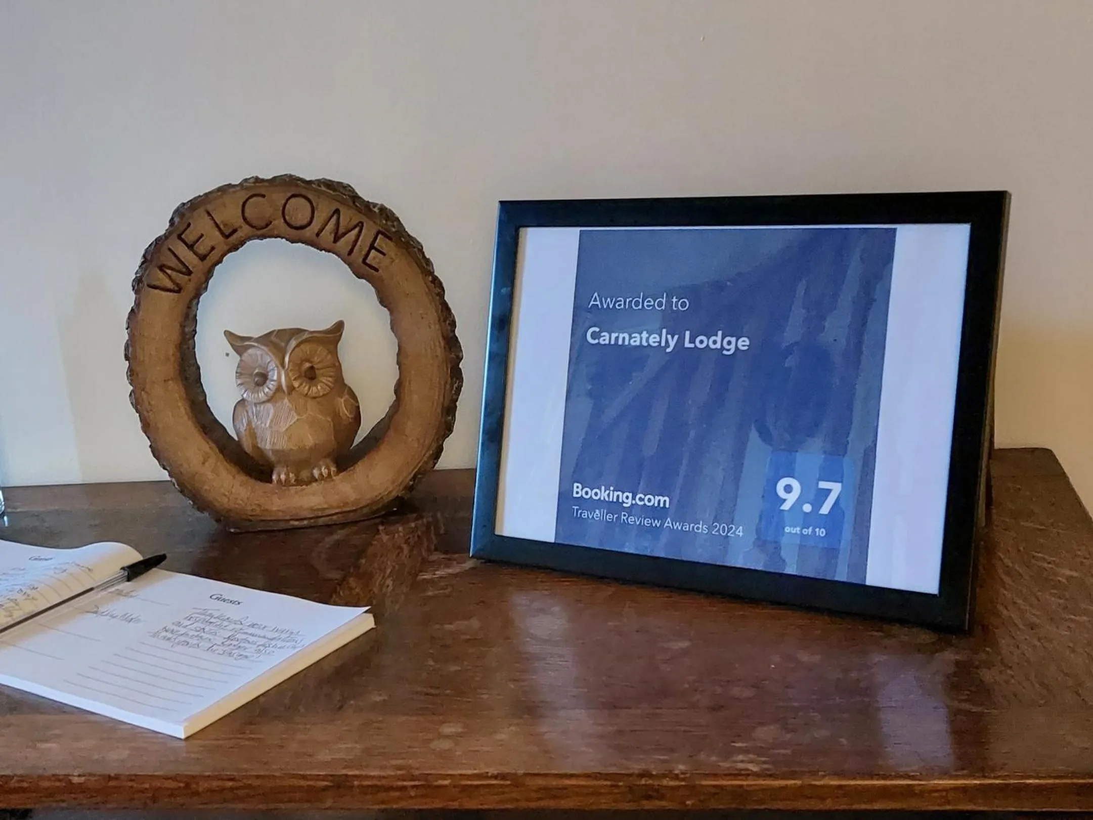 Logo/Certificate/Sign in Carnately Lodge