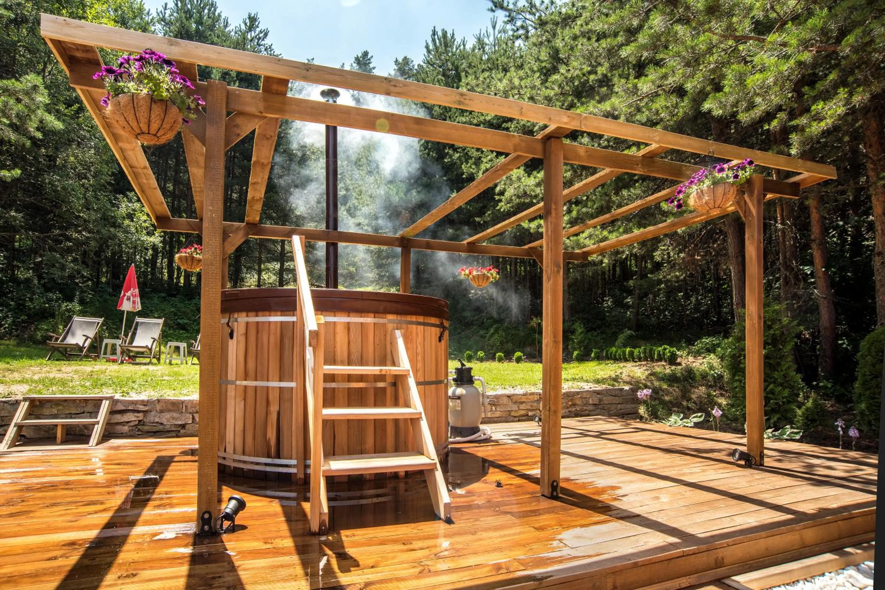 Hot Tub in Guest House Slunchev Cviat