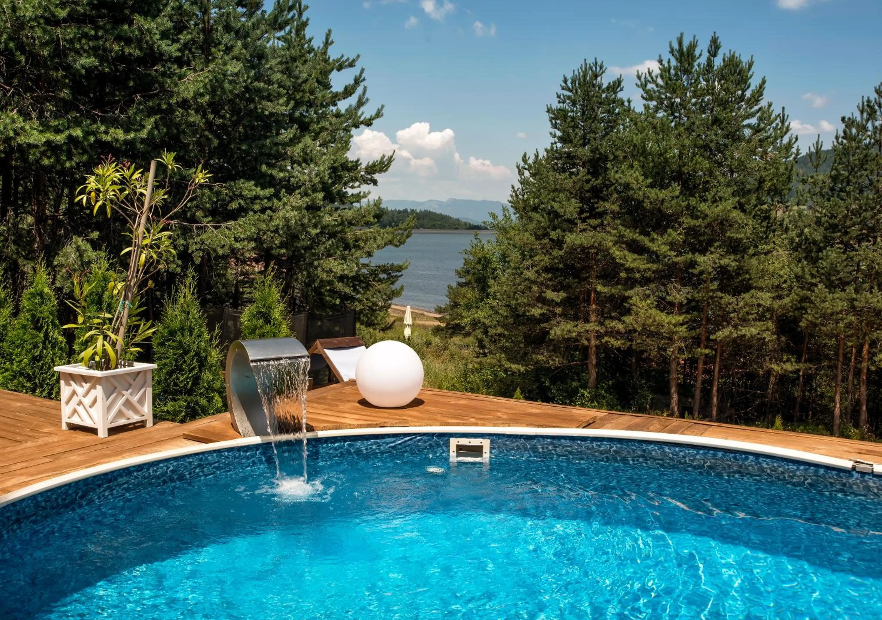 Lake view in Guest House Slunchev Cviat