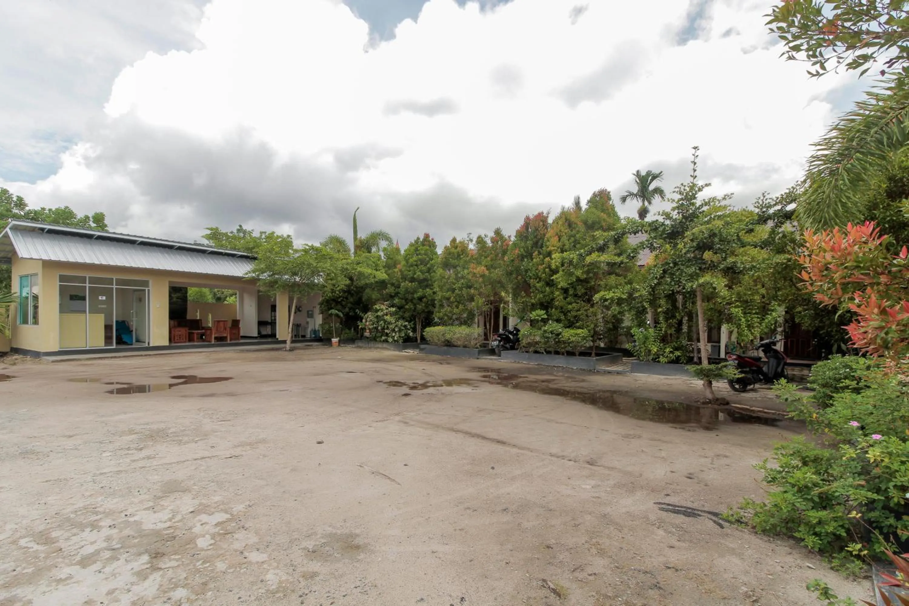 Property building in RedDoorz At Jalan Bukit Keminting