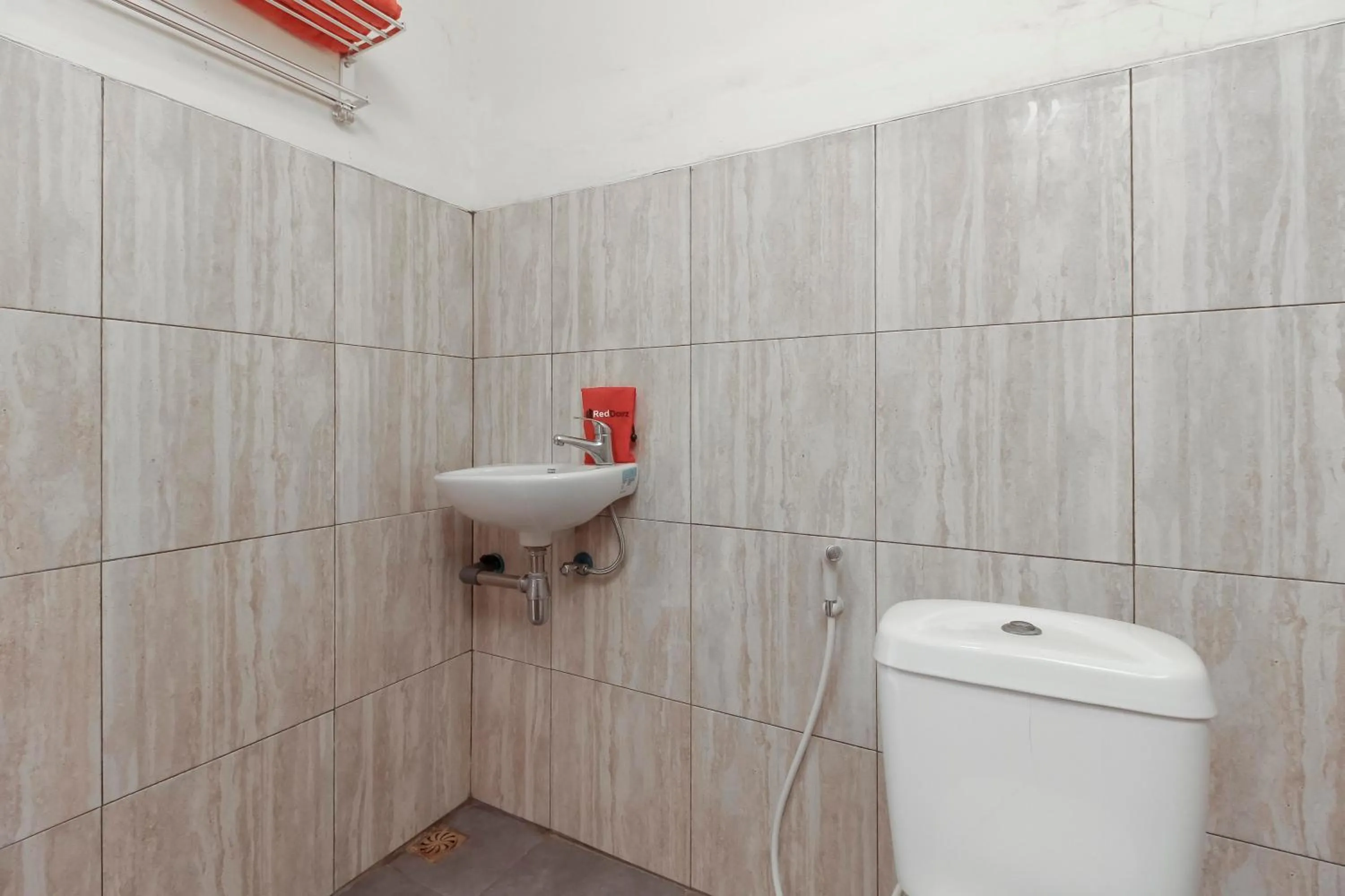 Bathroom in RedDoorz At Jalan Bukit Keminting