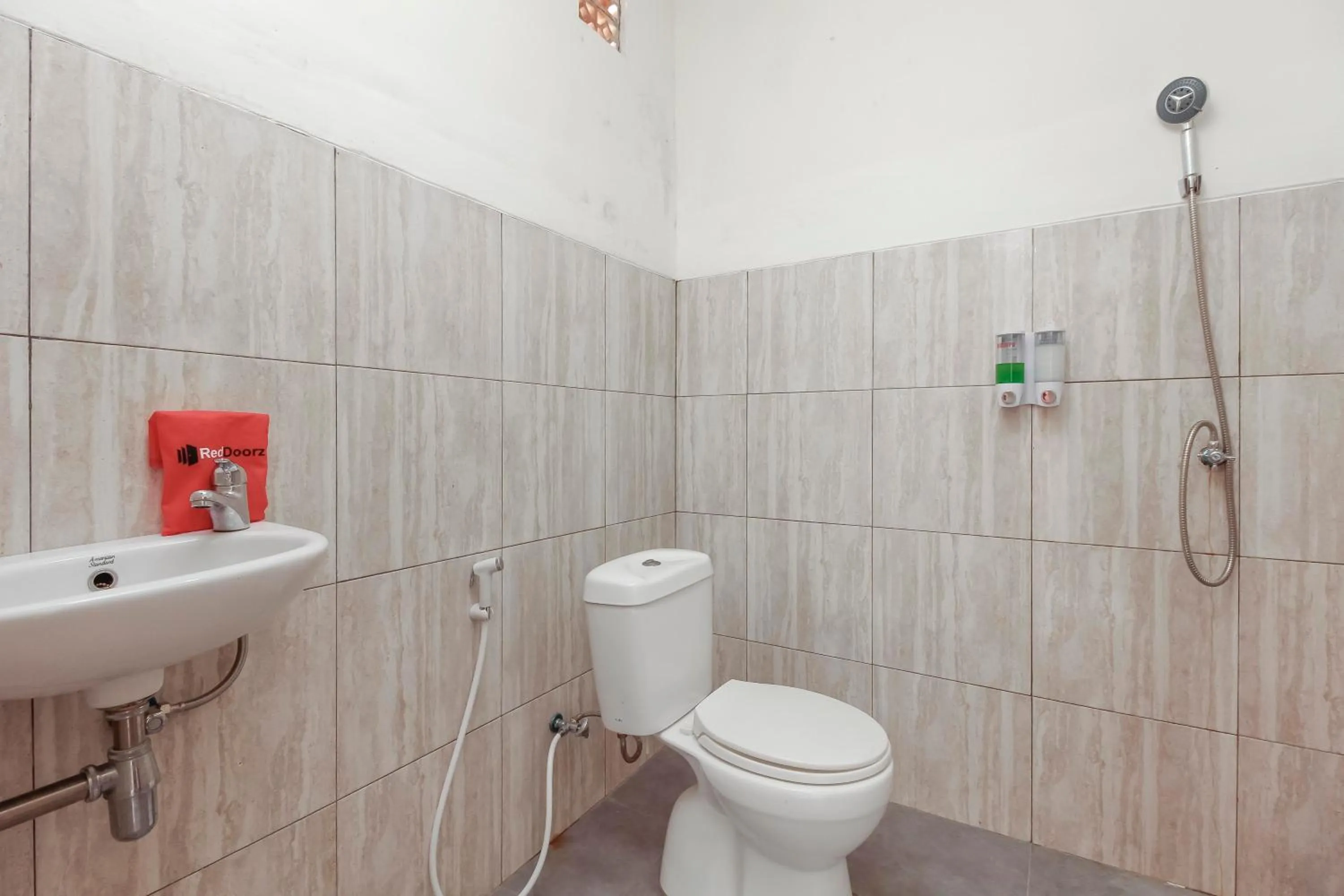 Bathroom in RedDoorz At Jalan Bukit Keminting