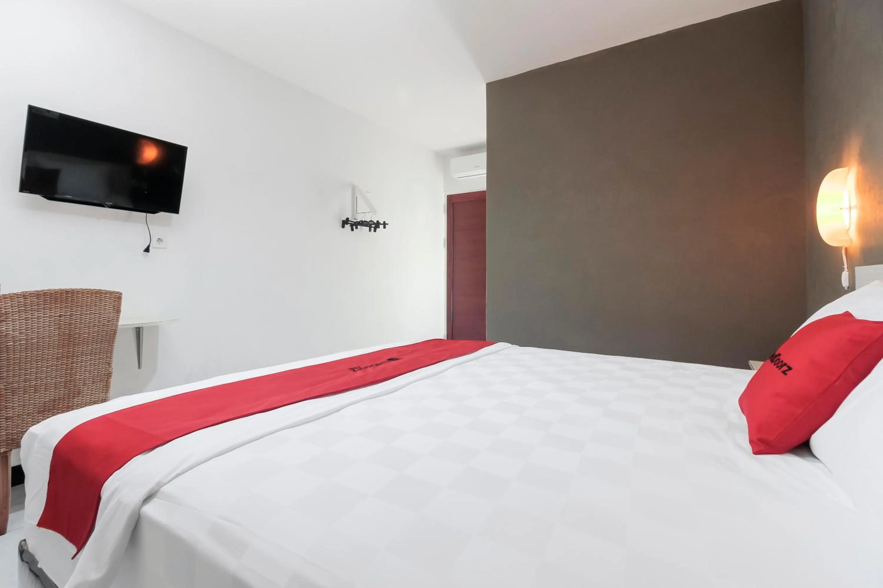 Bedroom, Bed in RedDoorz At Jalan Bukit Keminting