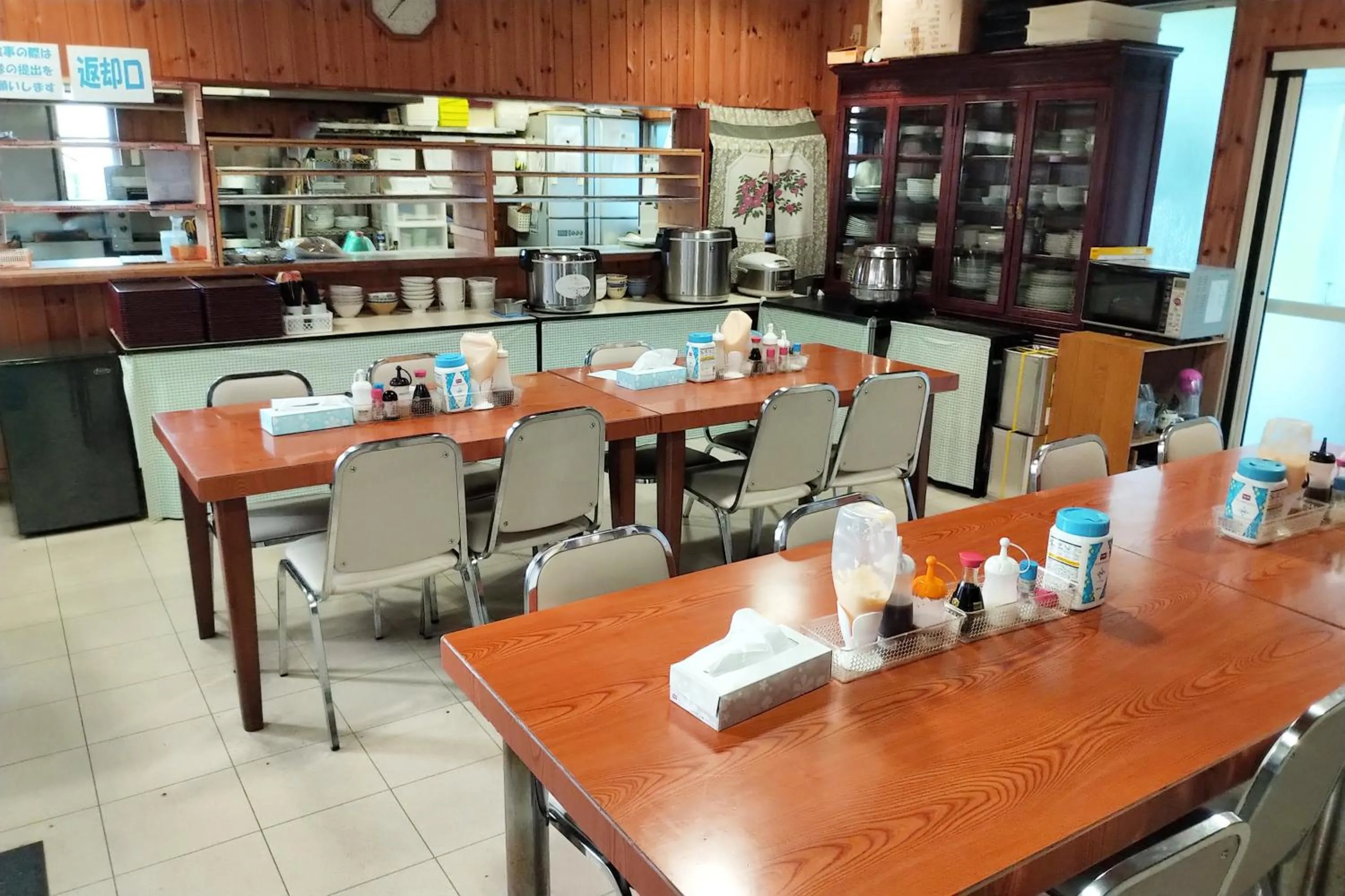 Restaurant/places to eat in Hotel Pacific