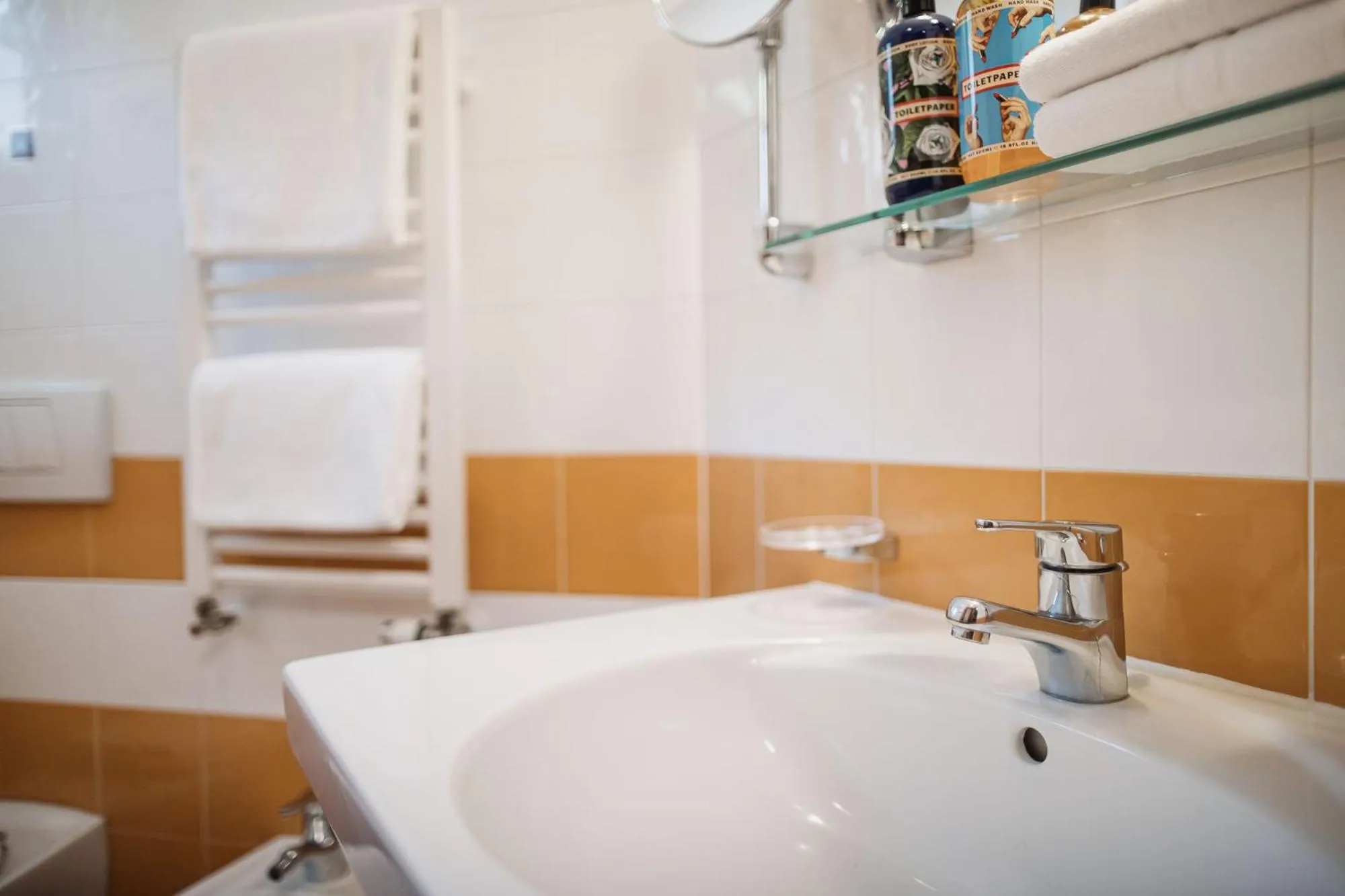 Bathroom in Nancy's Holiday Homes Dolomites