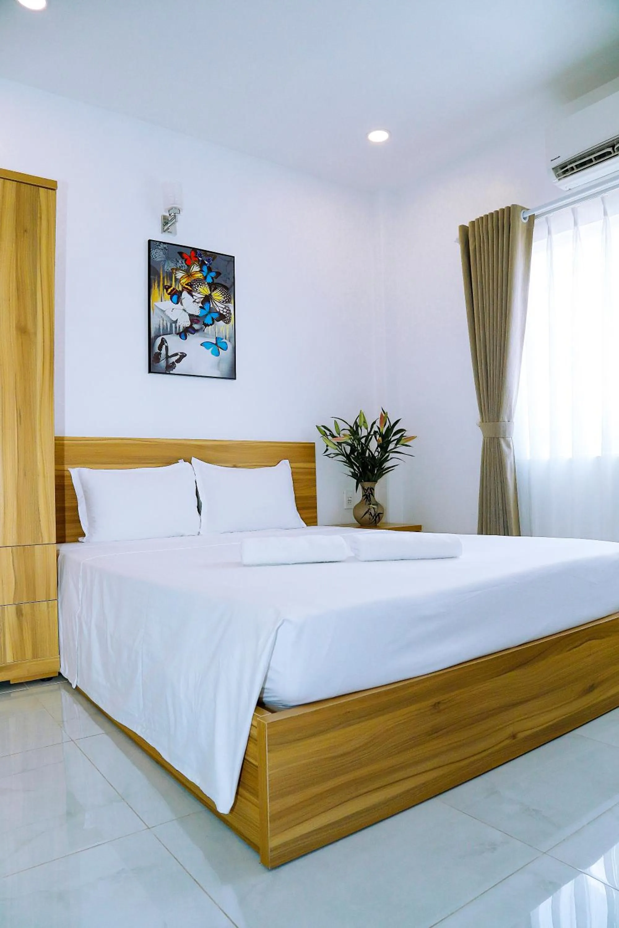 Bed in Louis Hotel - Bui Vien Walking Street