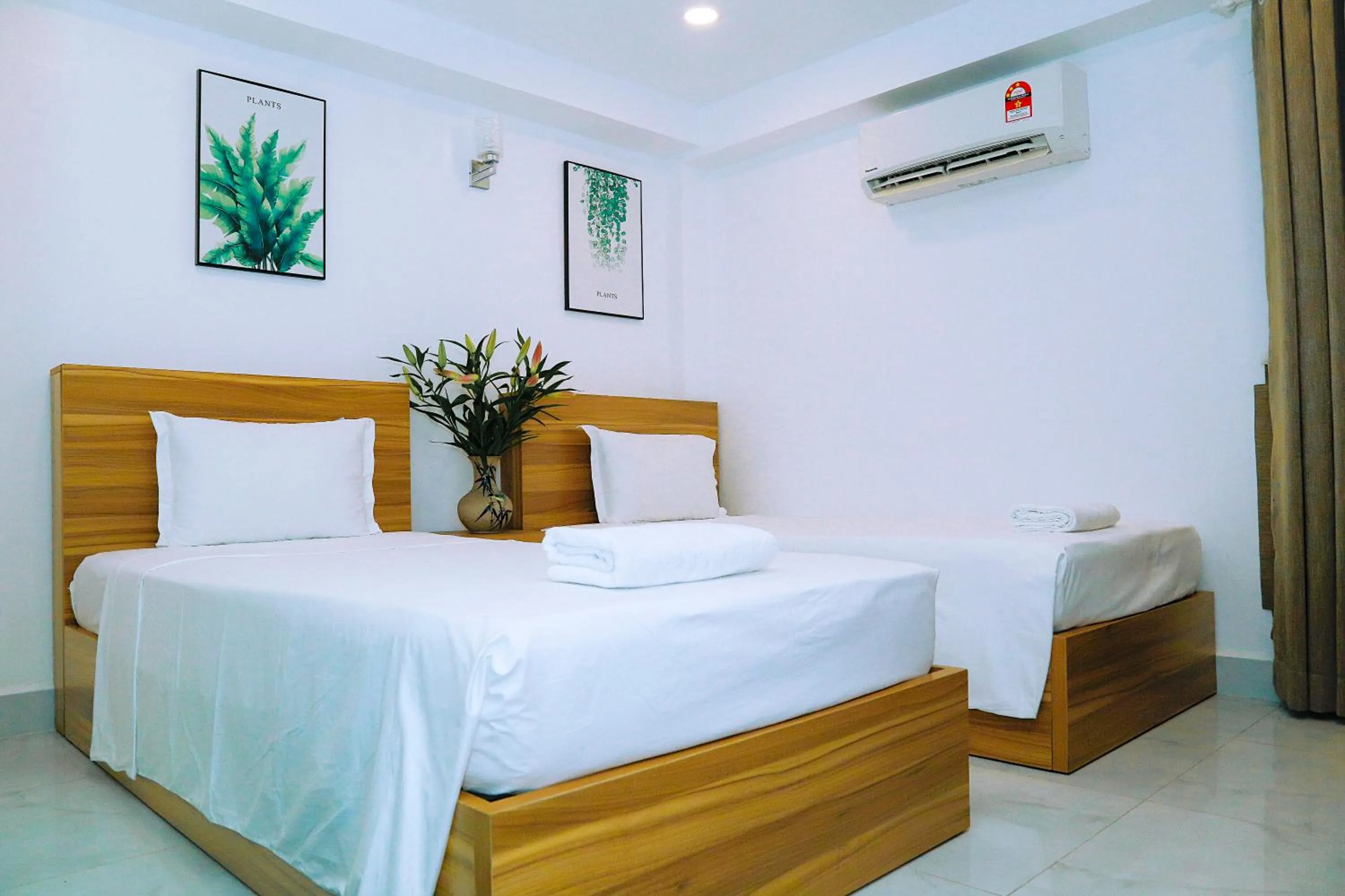 Bed in Louis Hotel - Bui Vien Walking Street