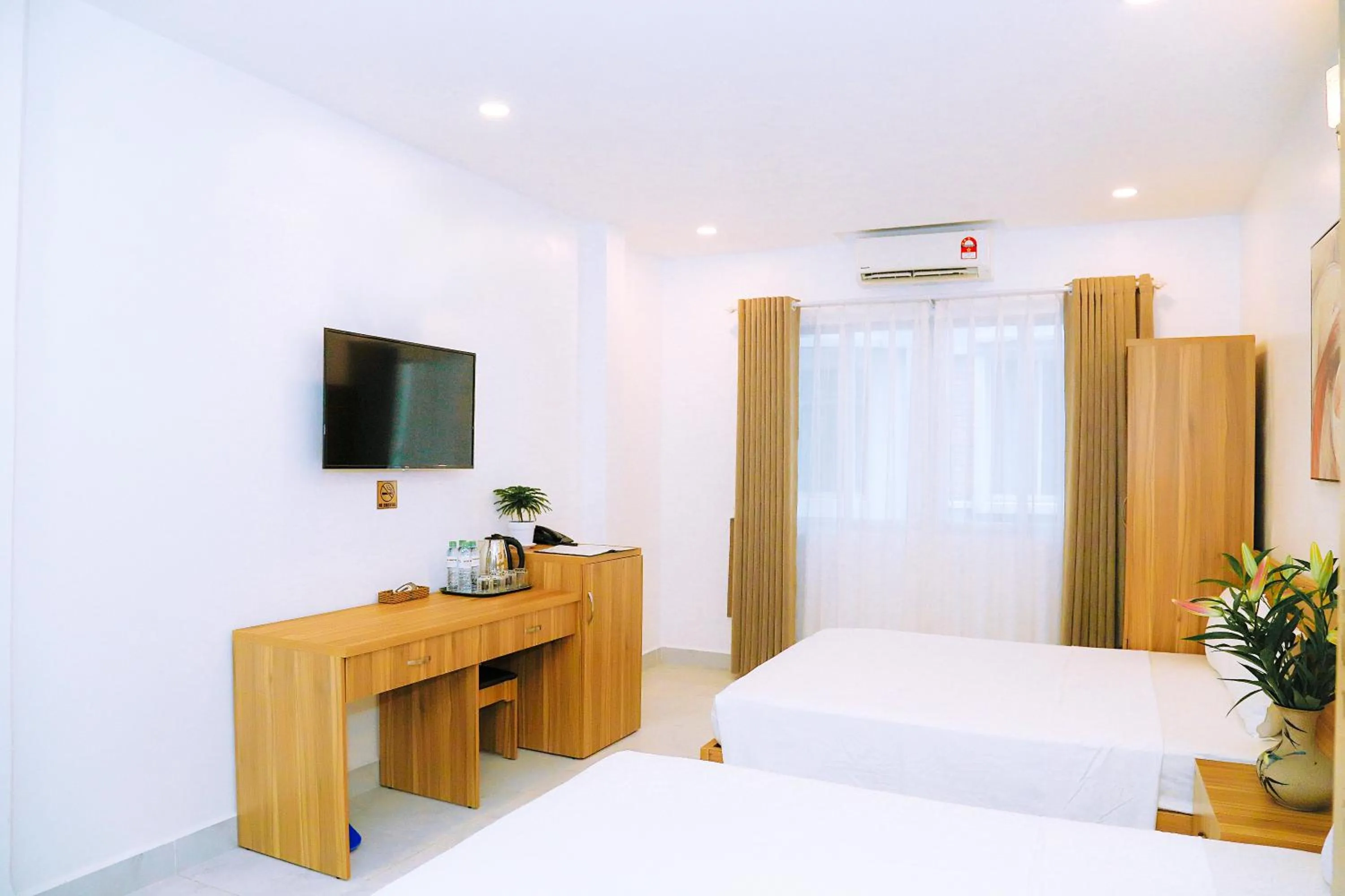 Bed in Louis Hotel - Bui Vien Walking Street