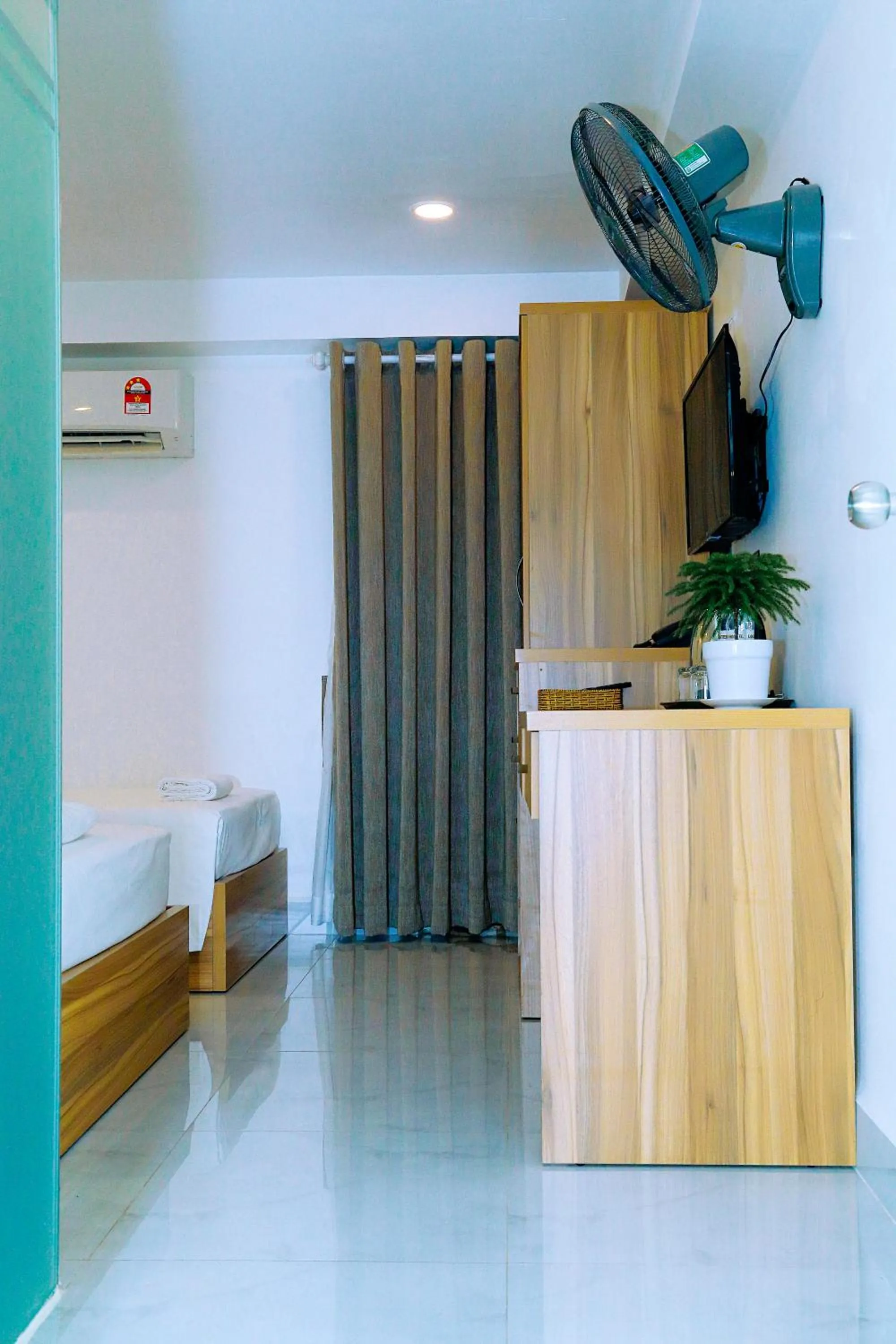 Louis Hotel - Bui Vien Walking Street