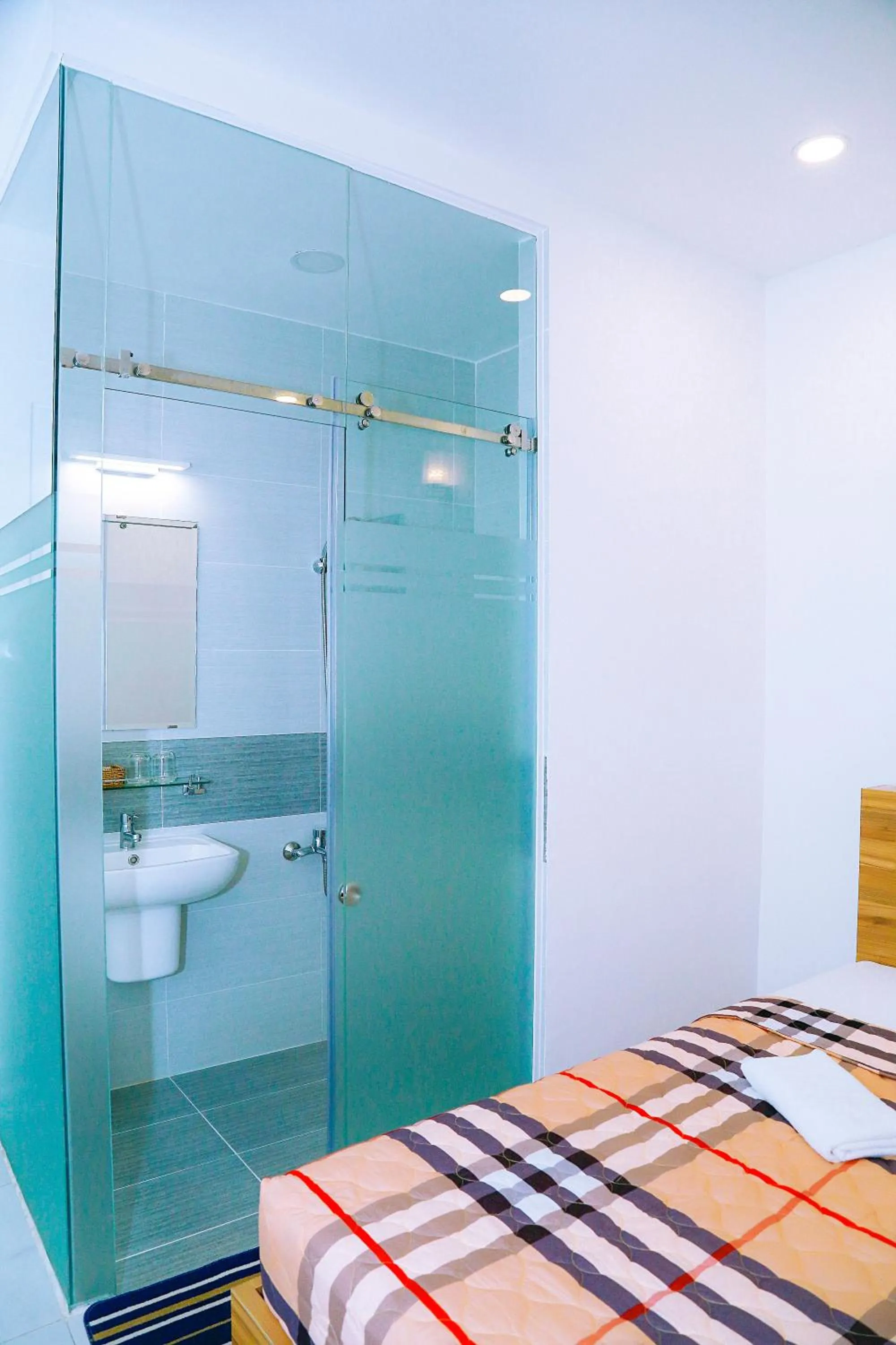 Bed in Louis Hotel - Bui Vien Walking Street