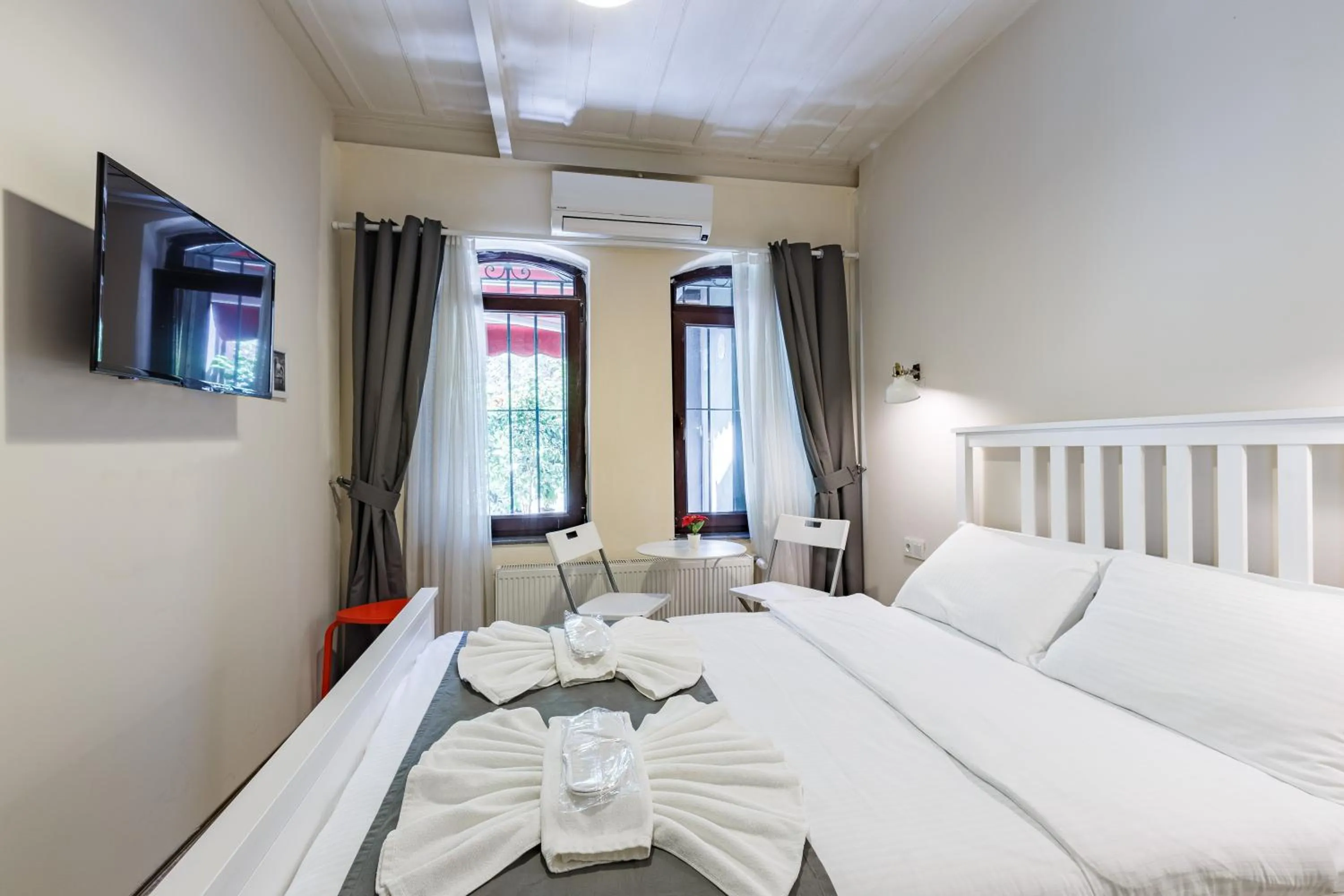 Bed in Hotel Miro Mansion Old City