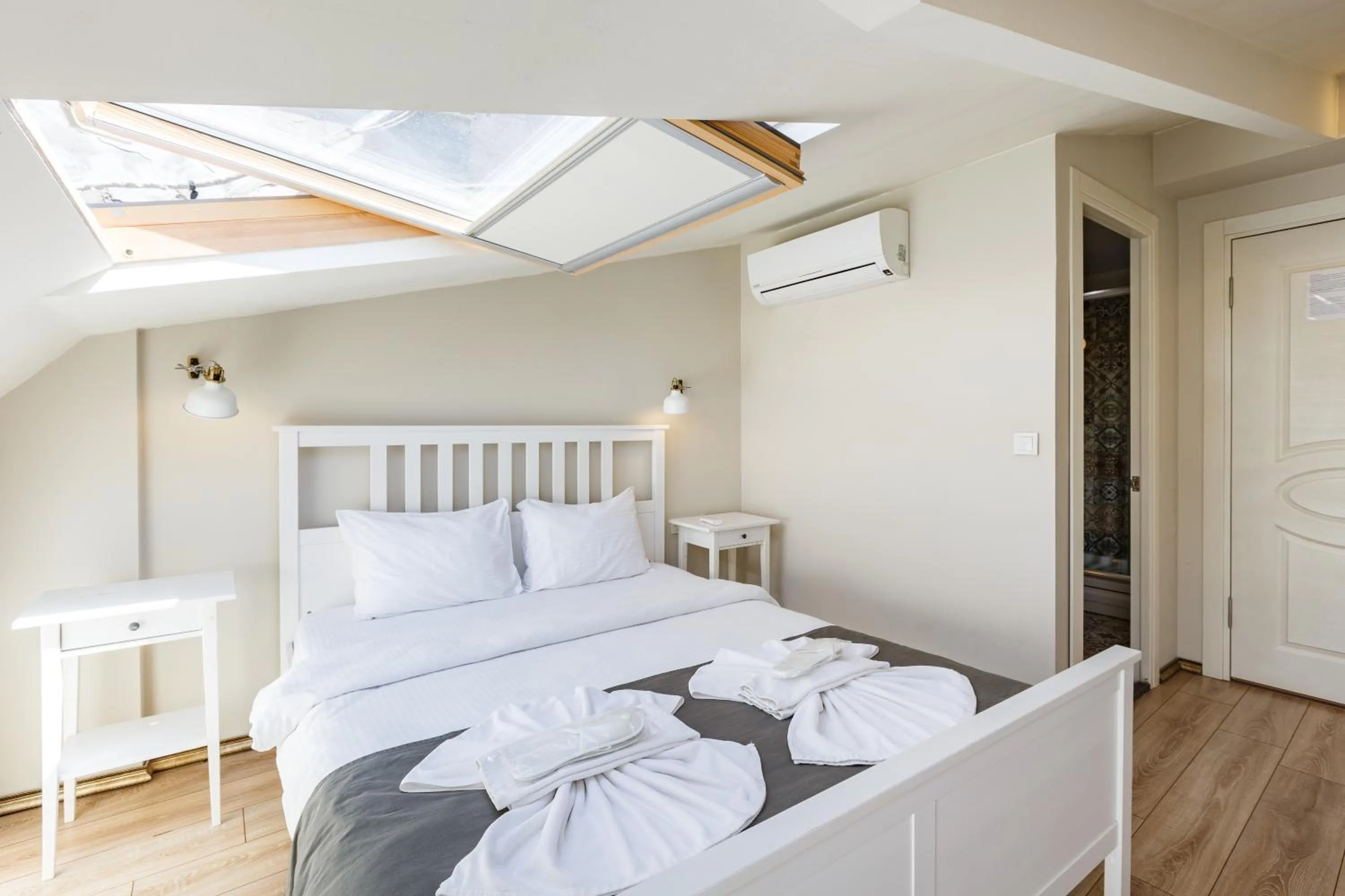 Bed in Hotel Miro Mansion Old City