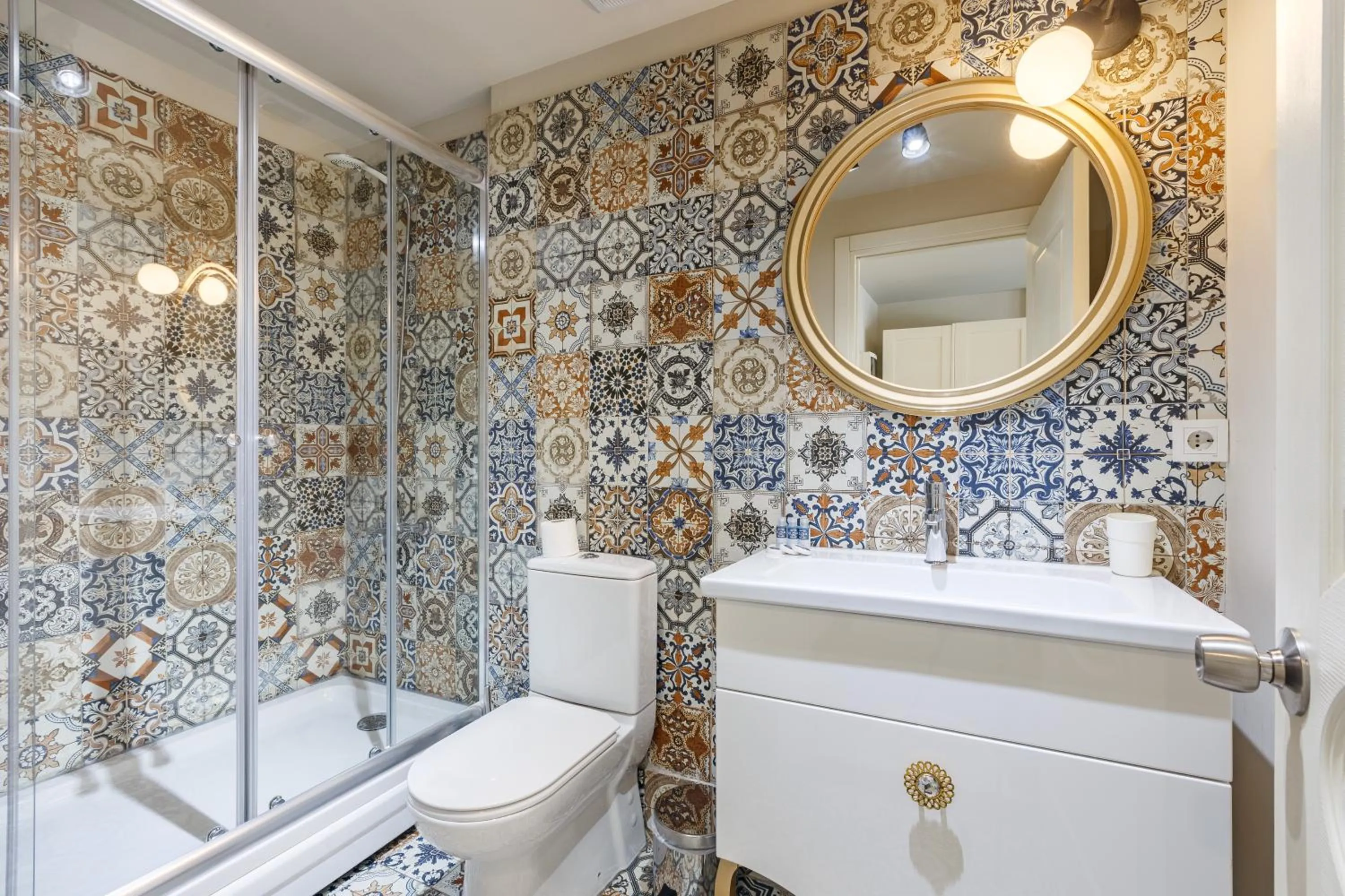 Shower in Hotel Miro Mansion Old City