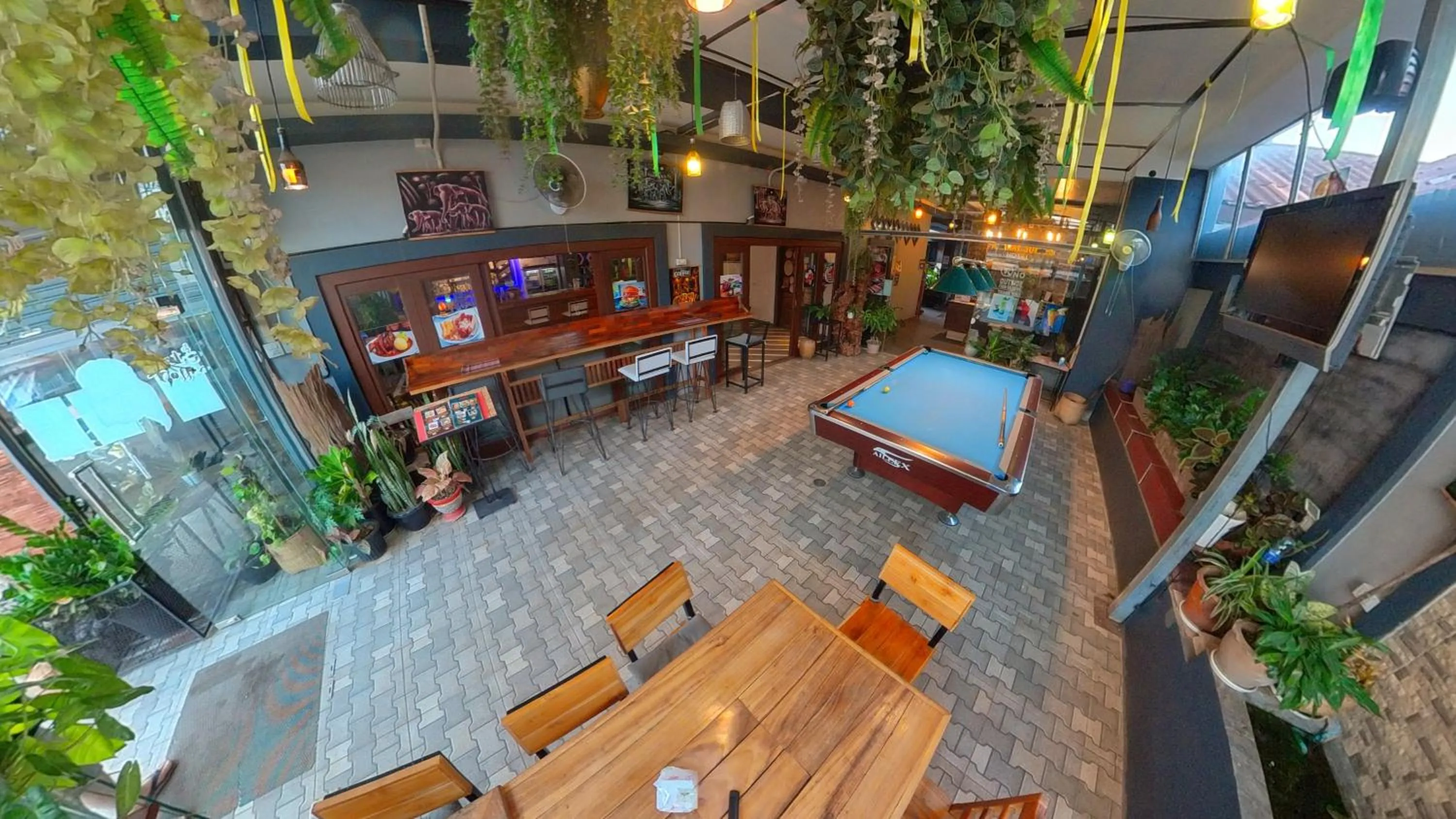 Restaurant/places to eat in FARAWAY SUITES