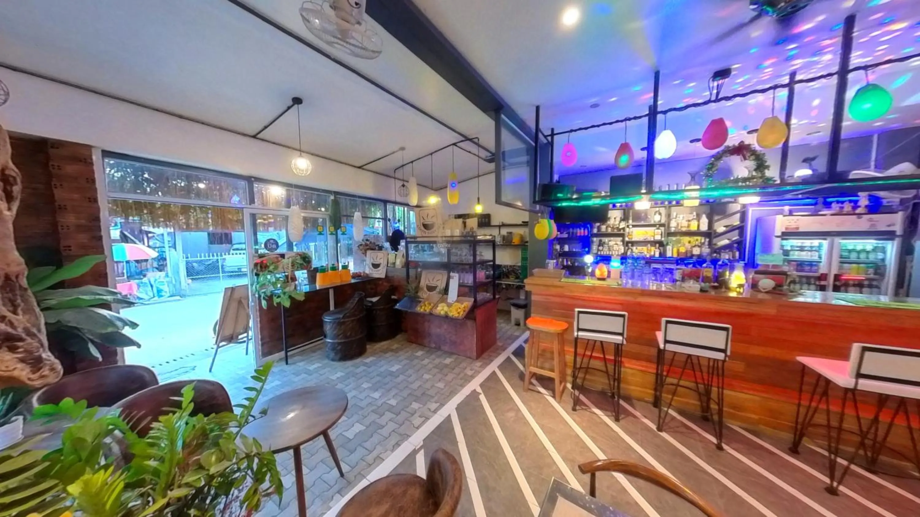 Restaurant/places to eat in FARAWAY SUITES