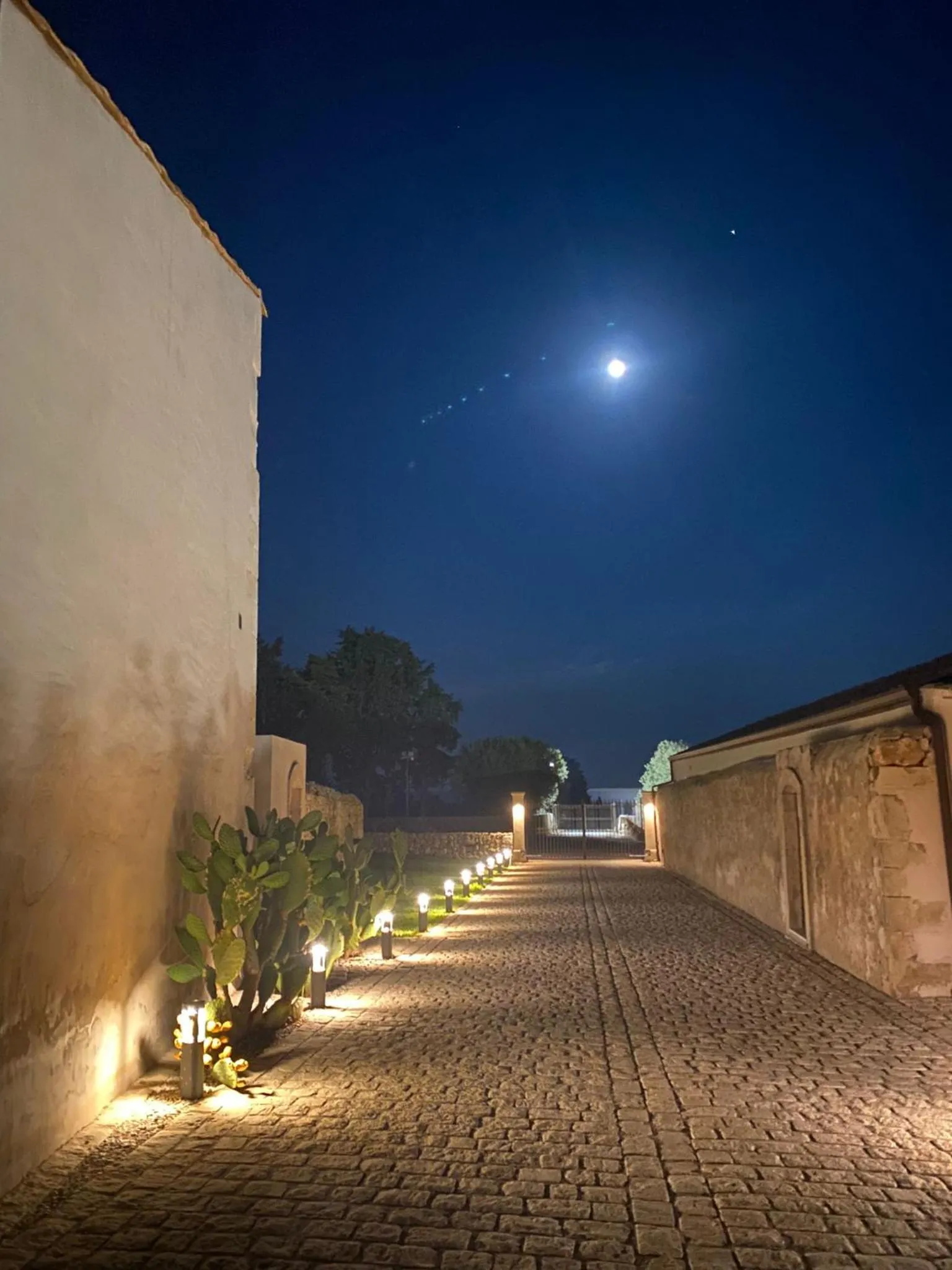 Inner courtyard view in Ballium Luxury Relais