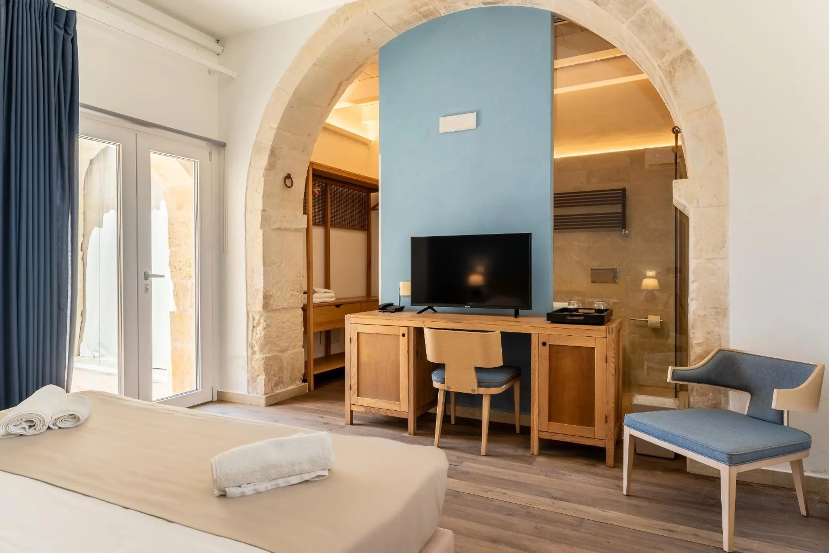 Photo of the whole room, Bed in Ballium Luxury Relais