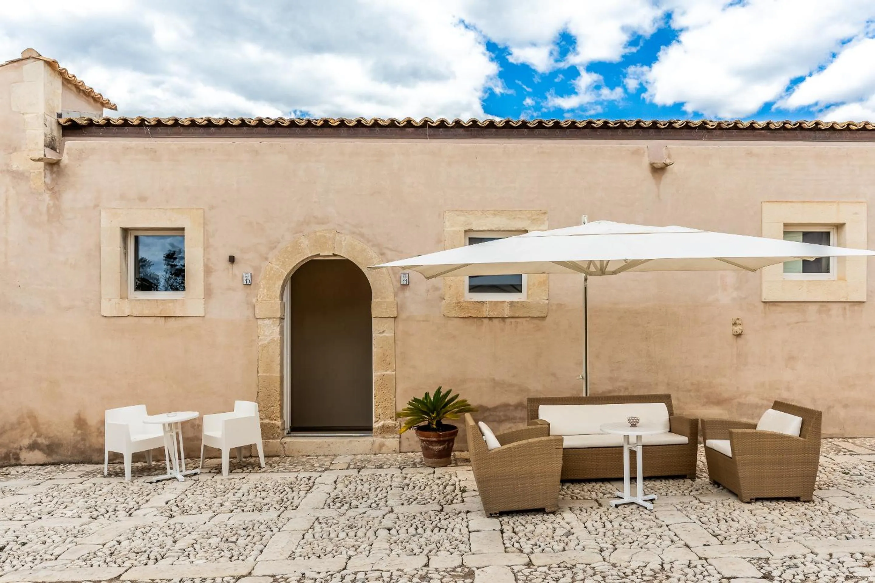 Patio in Ballium Luxury Relais