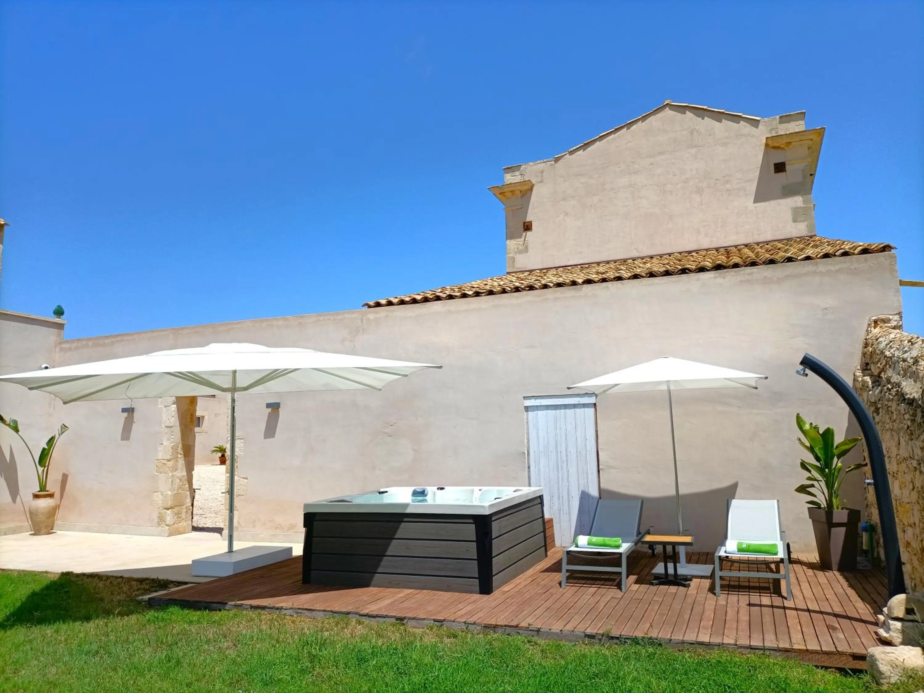 Hot Tub in Ballium Luxury Relais