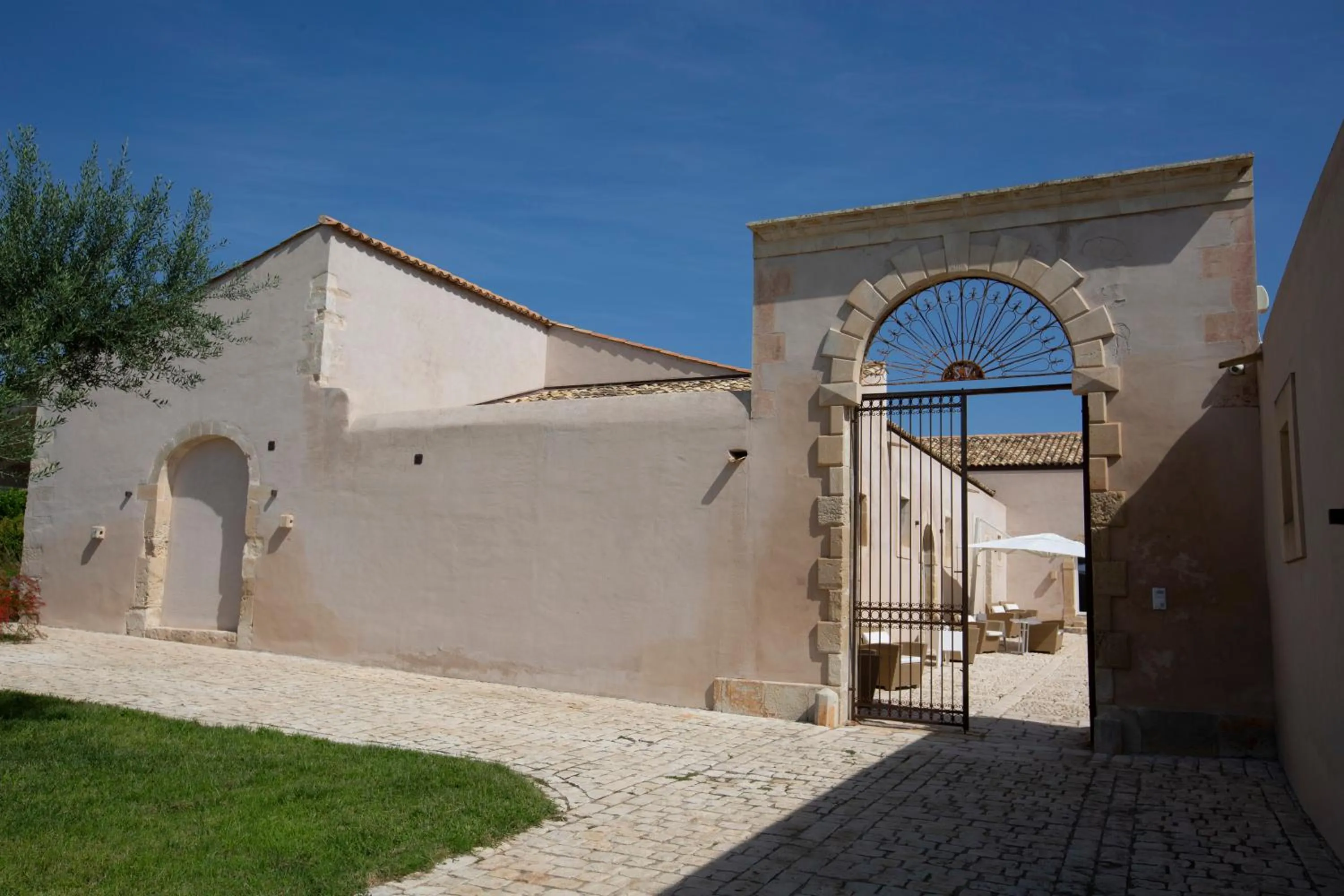 Property building in Ballium Luxury Relais