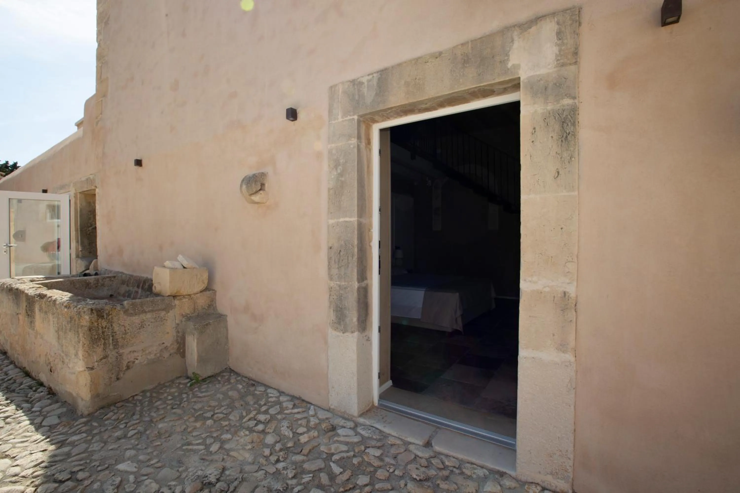 Inner courtyard view in Ballium Luxury Relais