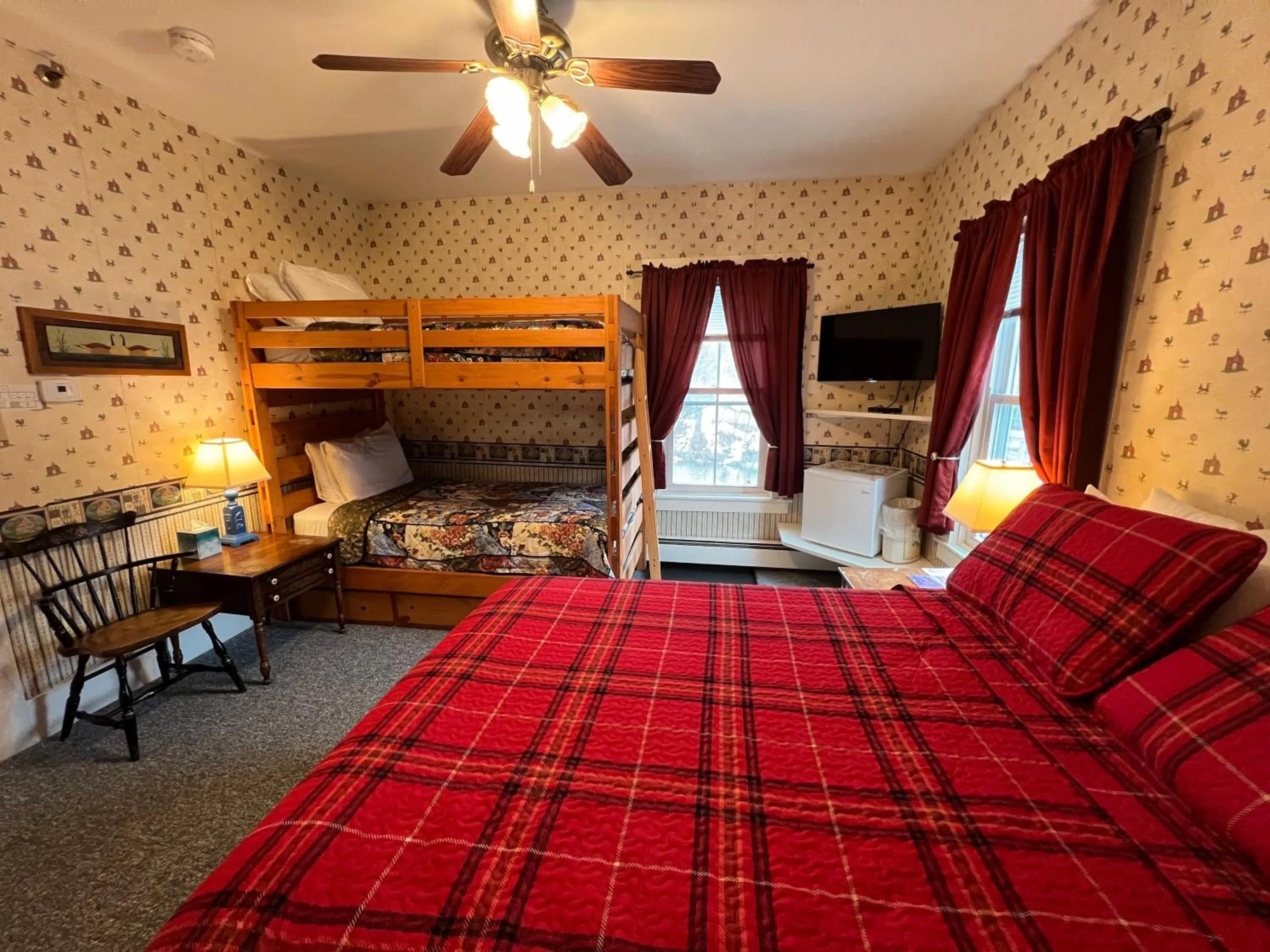 Bed in Echo Lake Inn