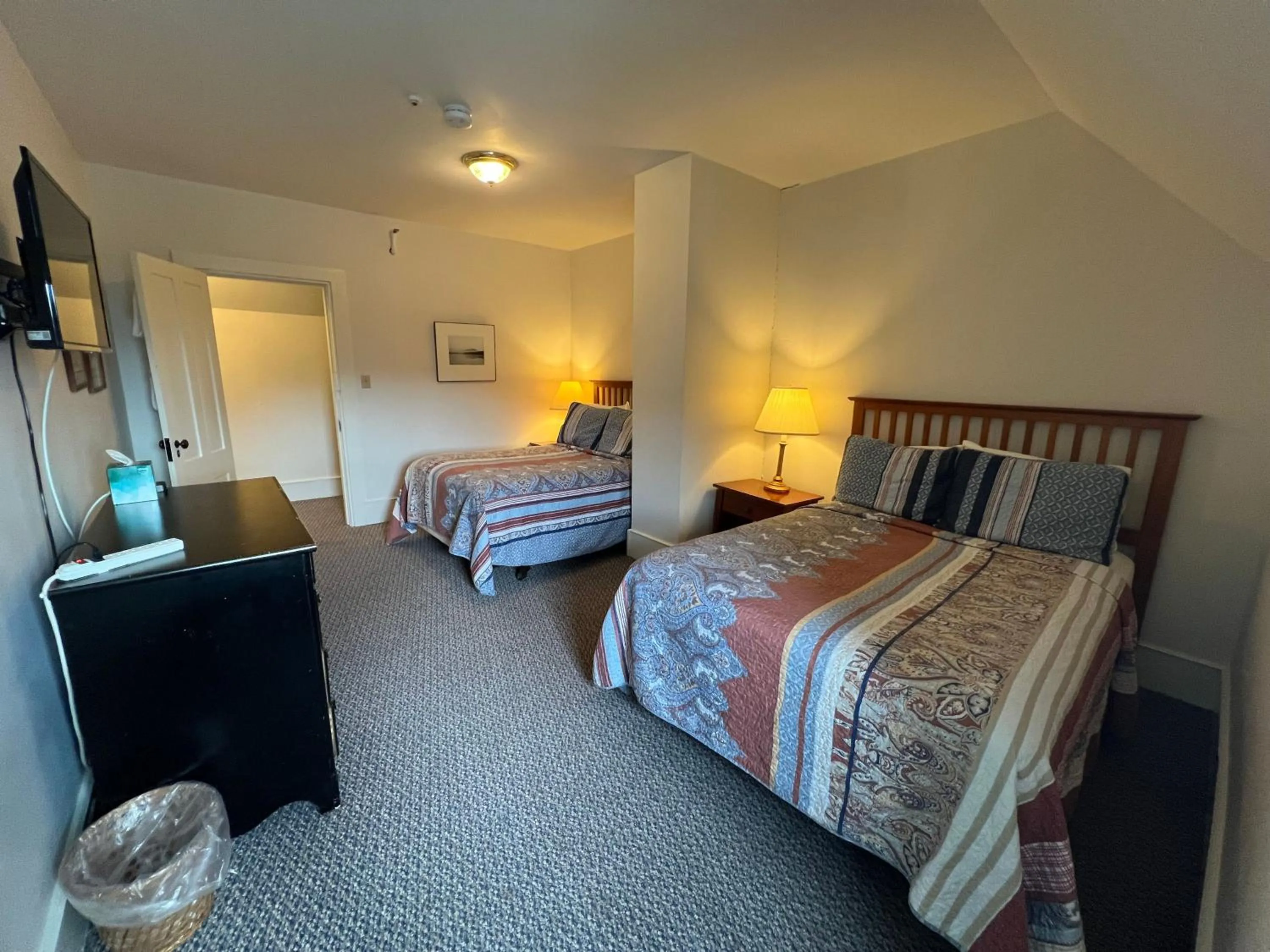 Bed in Echo Lake Inn