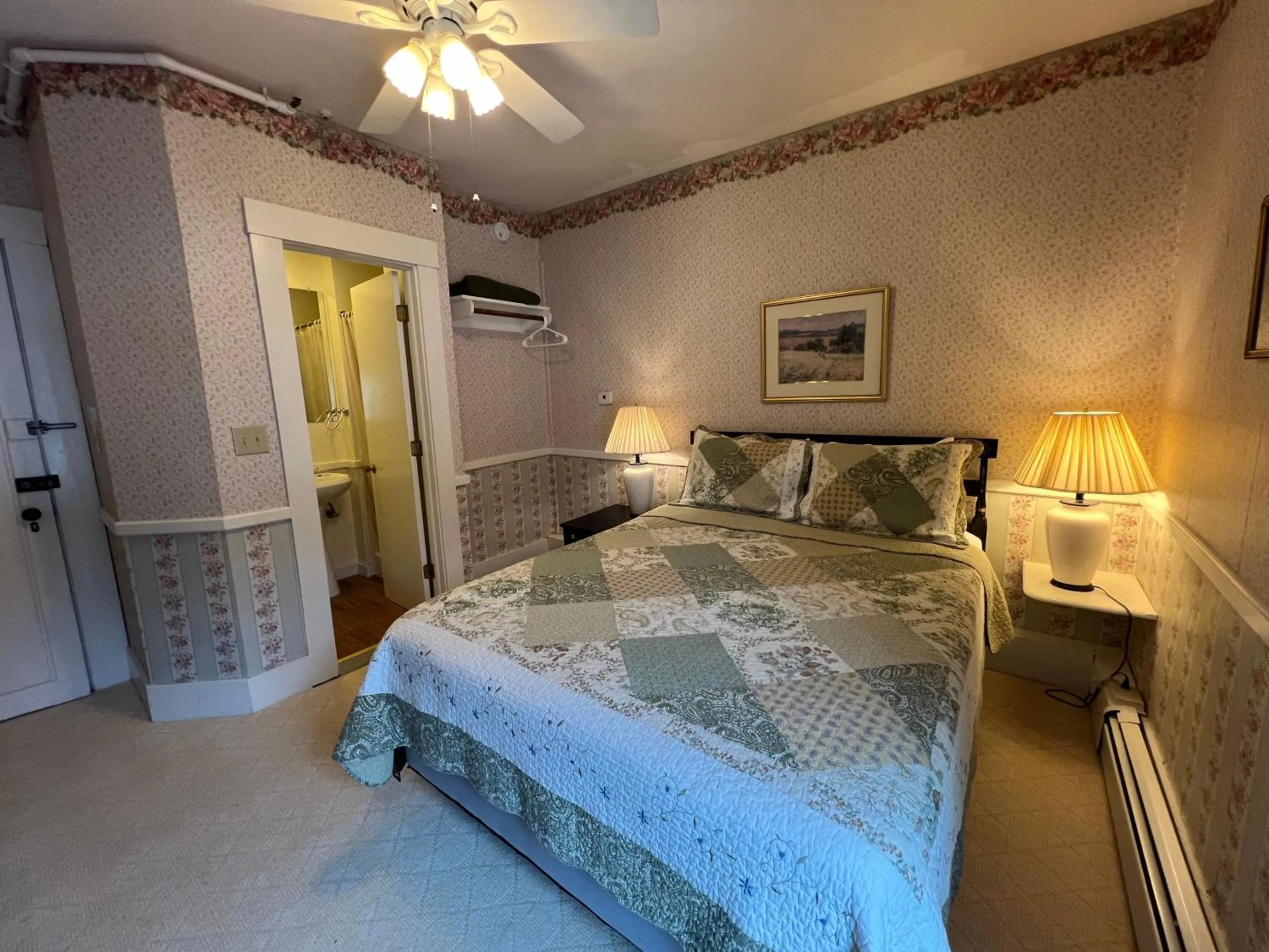 Bed in Echo Lake Inn