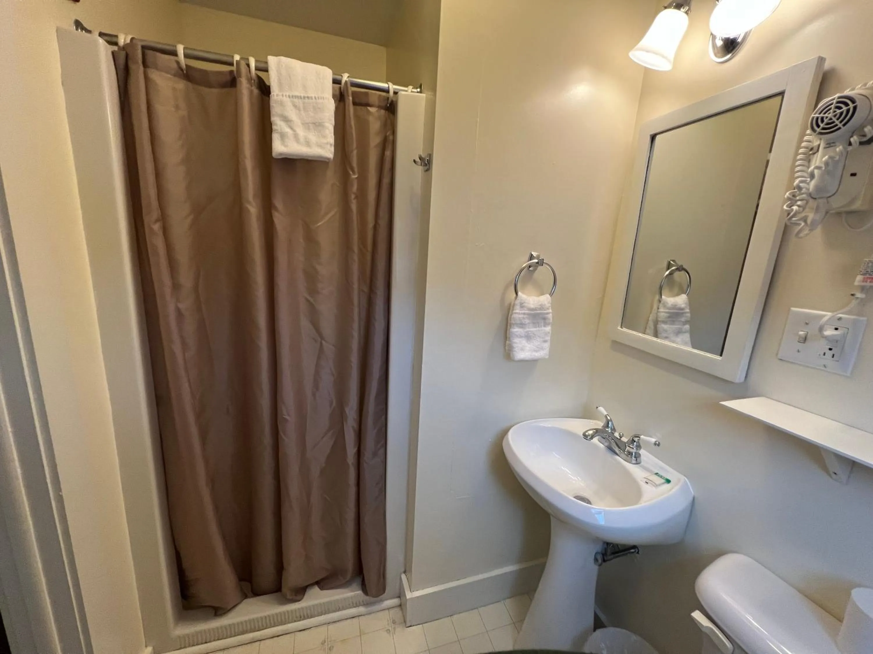 Shower in Echo Lake Inn