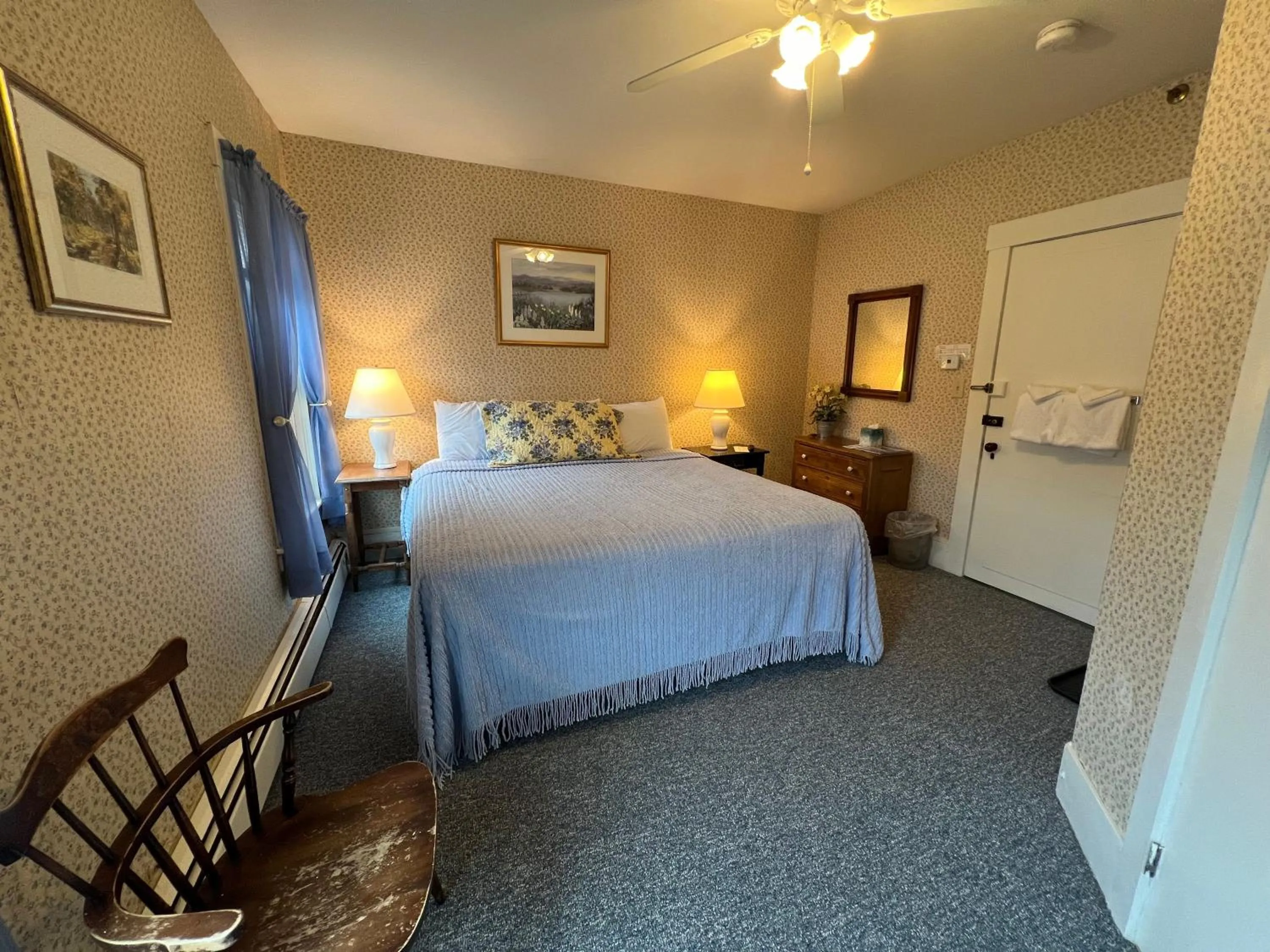 Bed in Echo Lake Inn