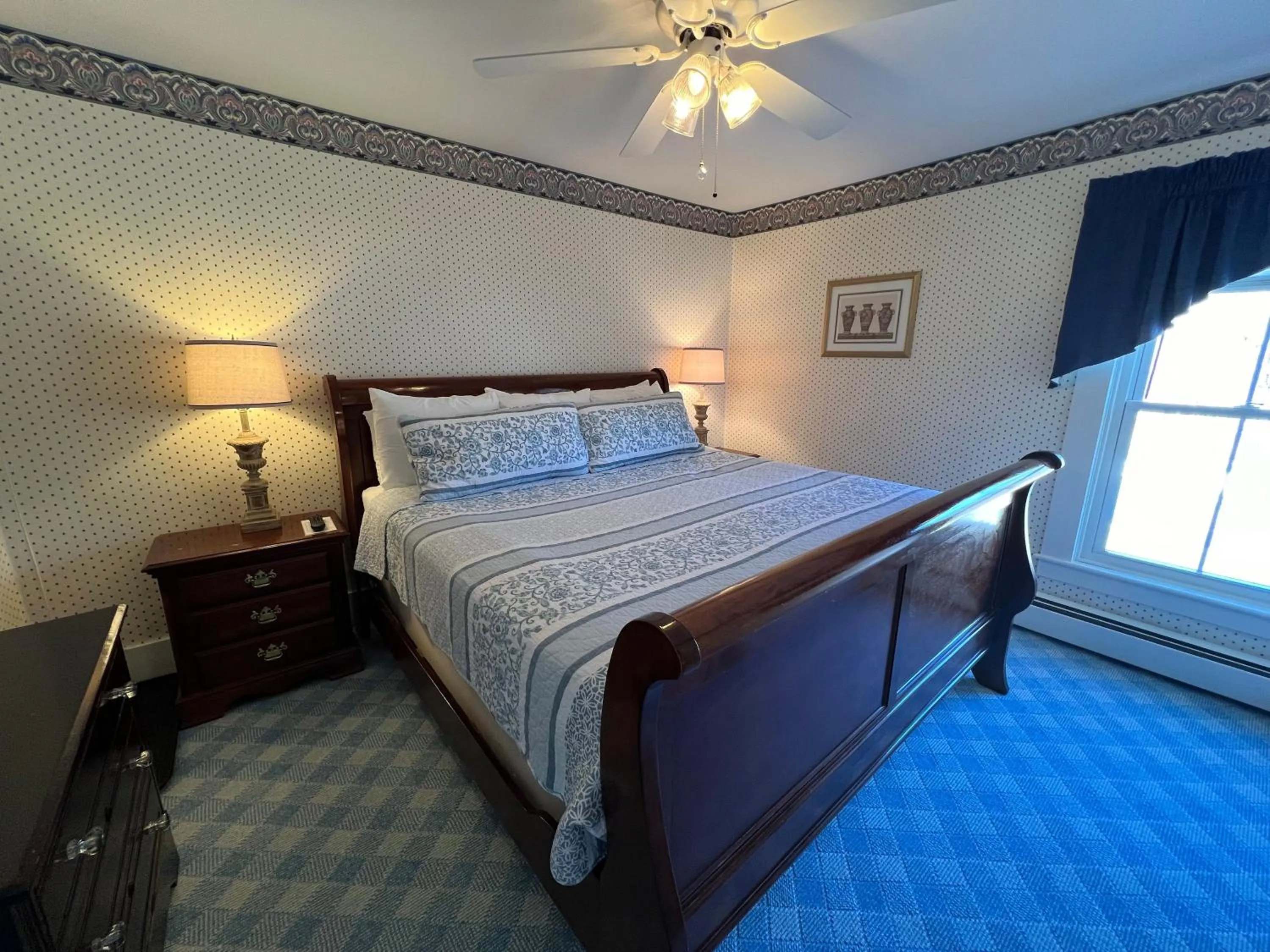 Bed in Echo Lake Inn