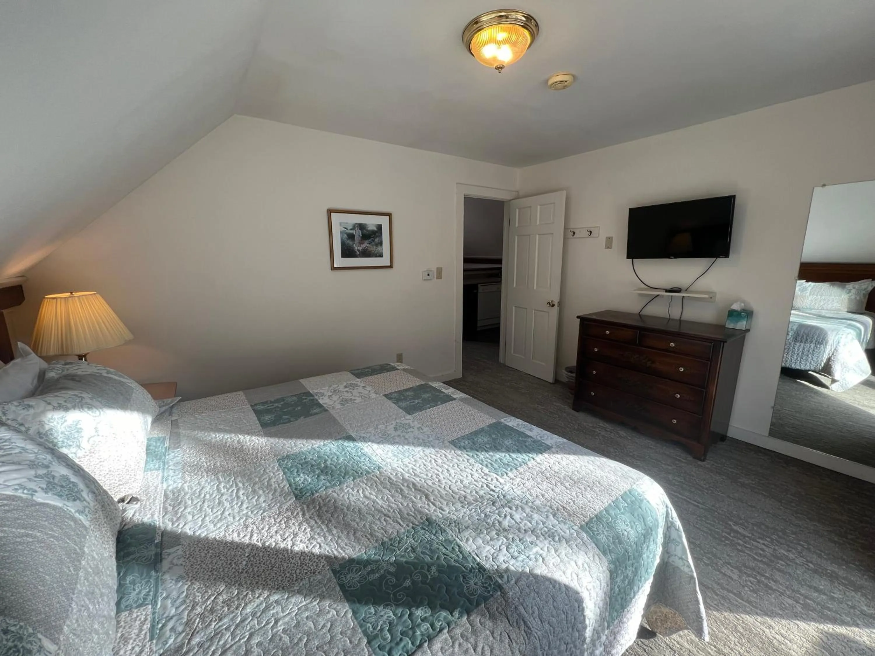 Bed in Echo Lake Inn