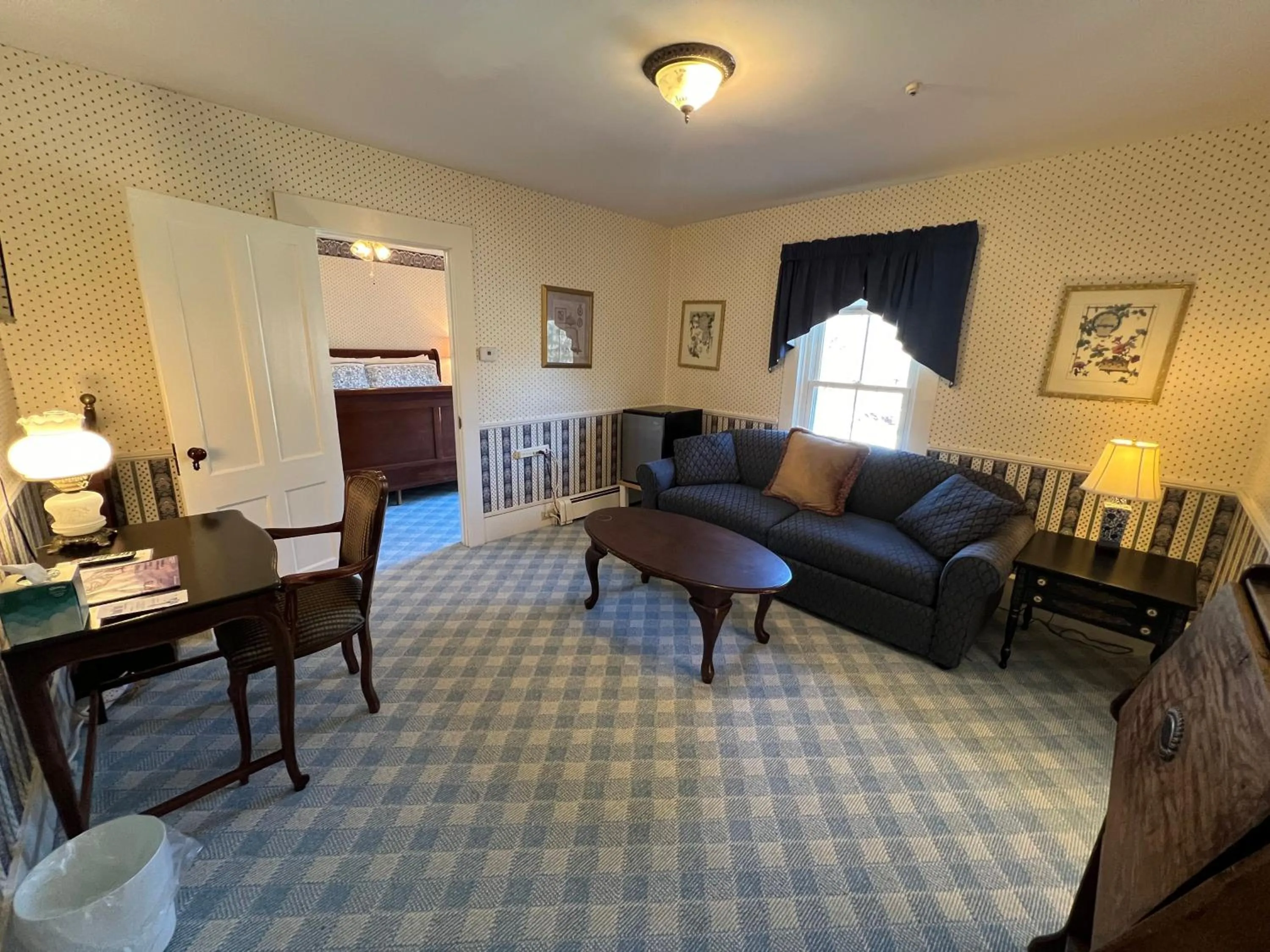 Living room in Echo Lake Inn