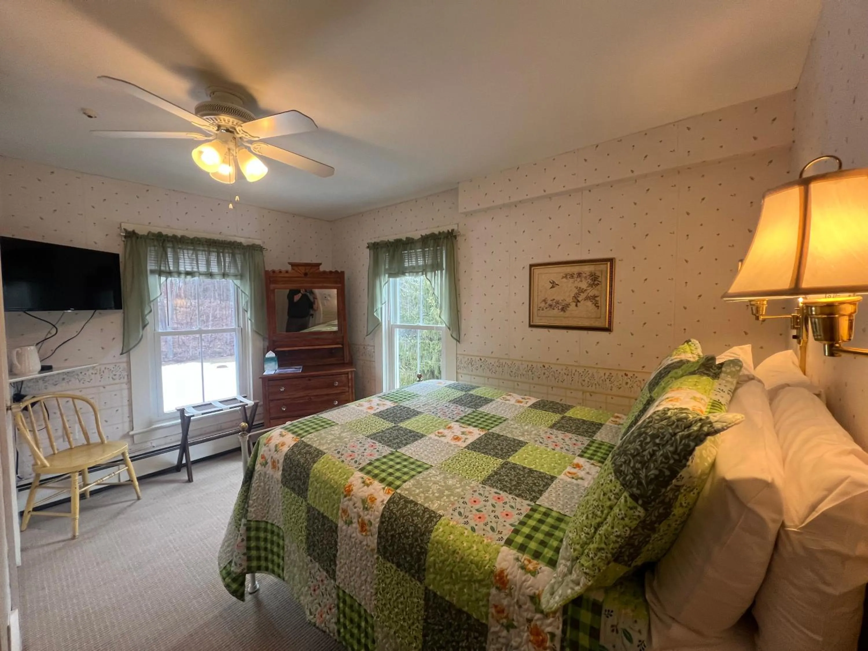 Bed in Echo Lake Inn