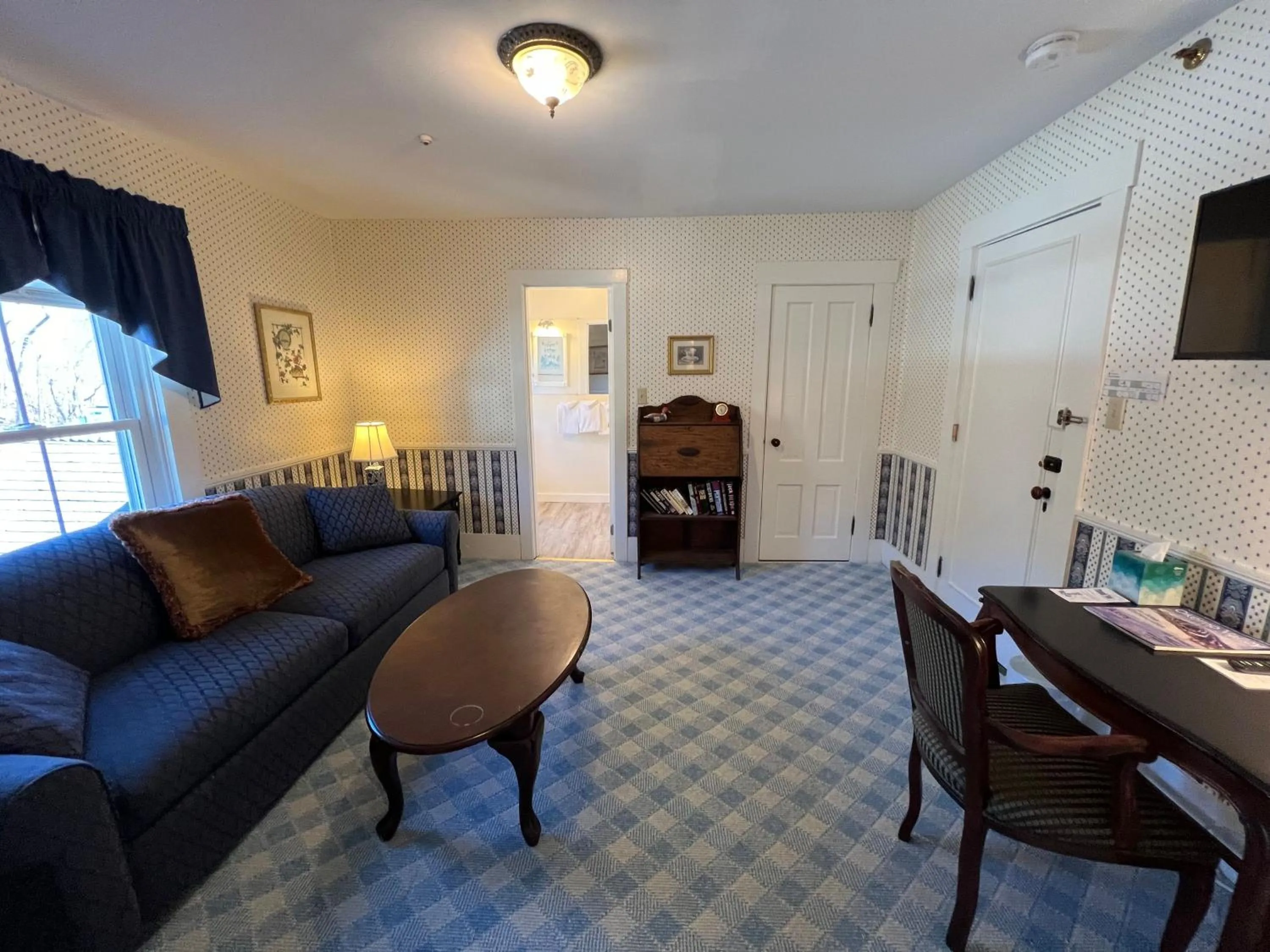 TV and multimedia in Echo Lake Inn