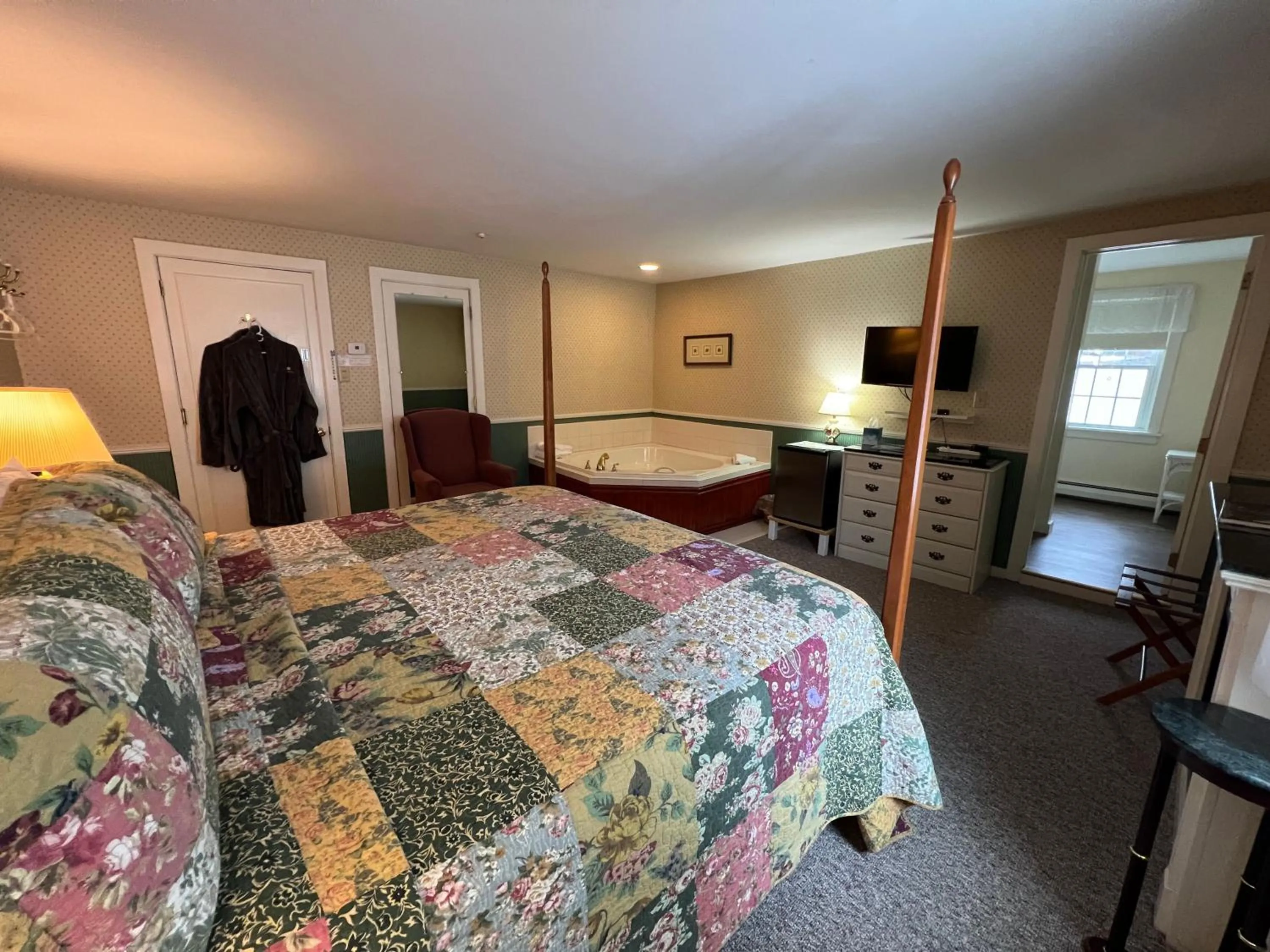 Bed in Echo Lake Inn