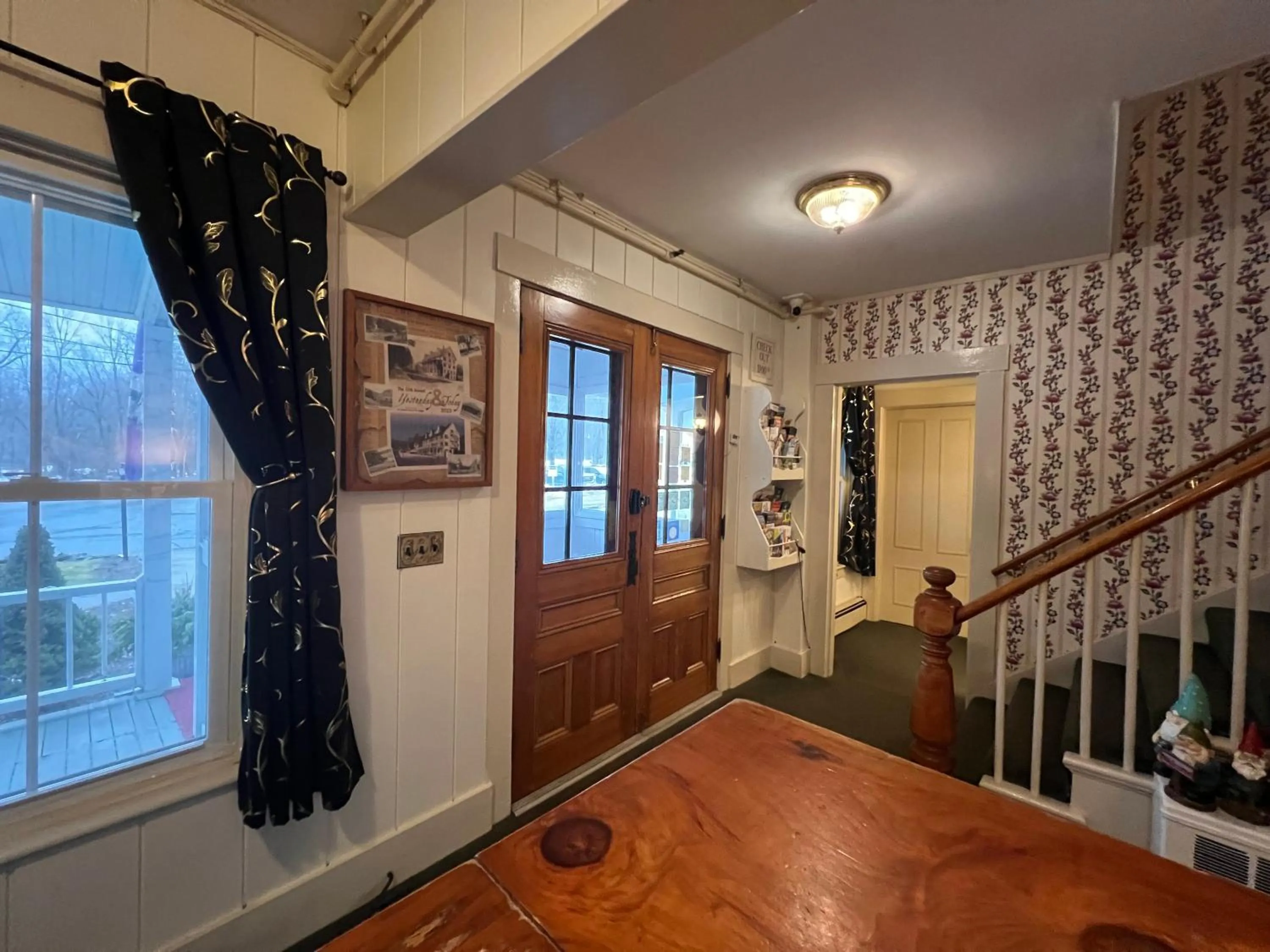 Lobby or reception in Echo Lake Inn