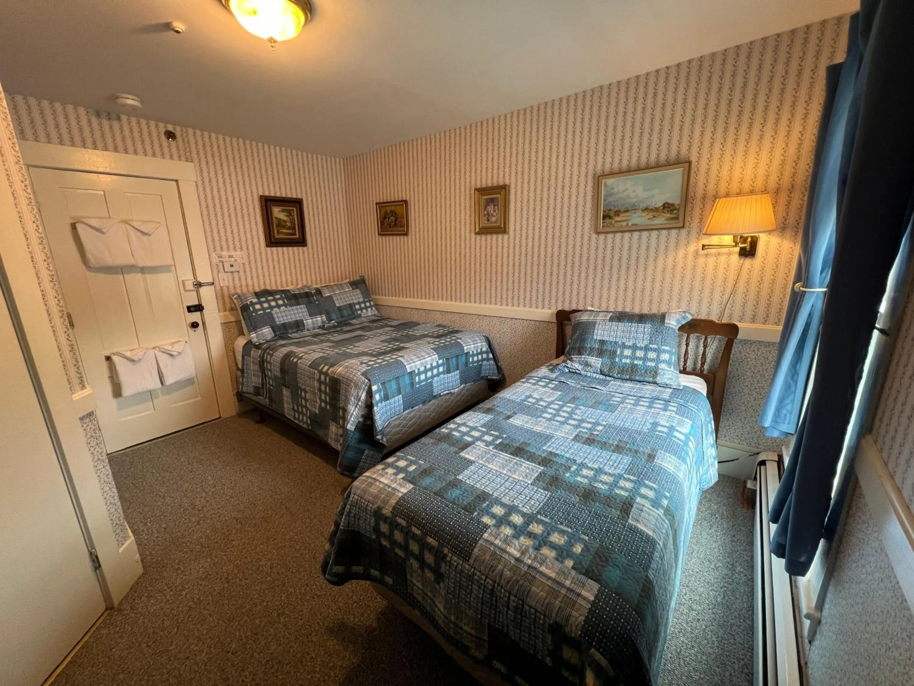 Bed in Echo Lake Inn