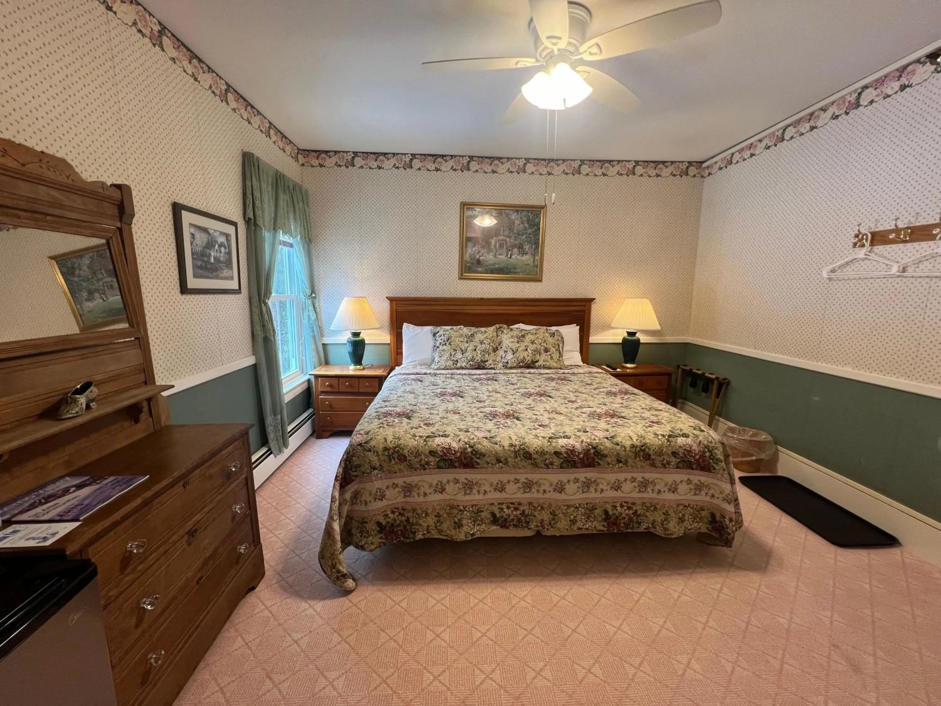 Bed in Echo Lake Inn