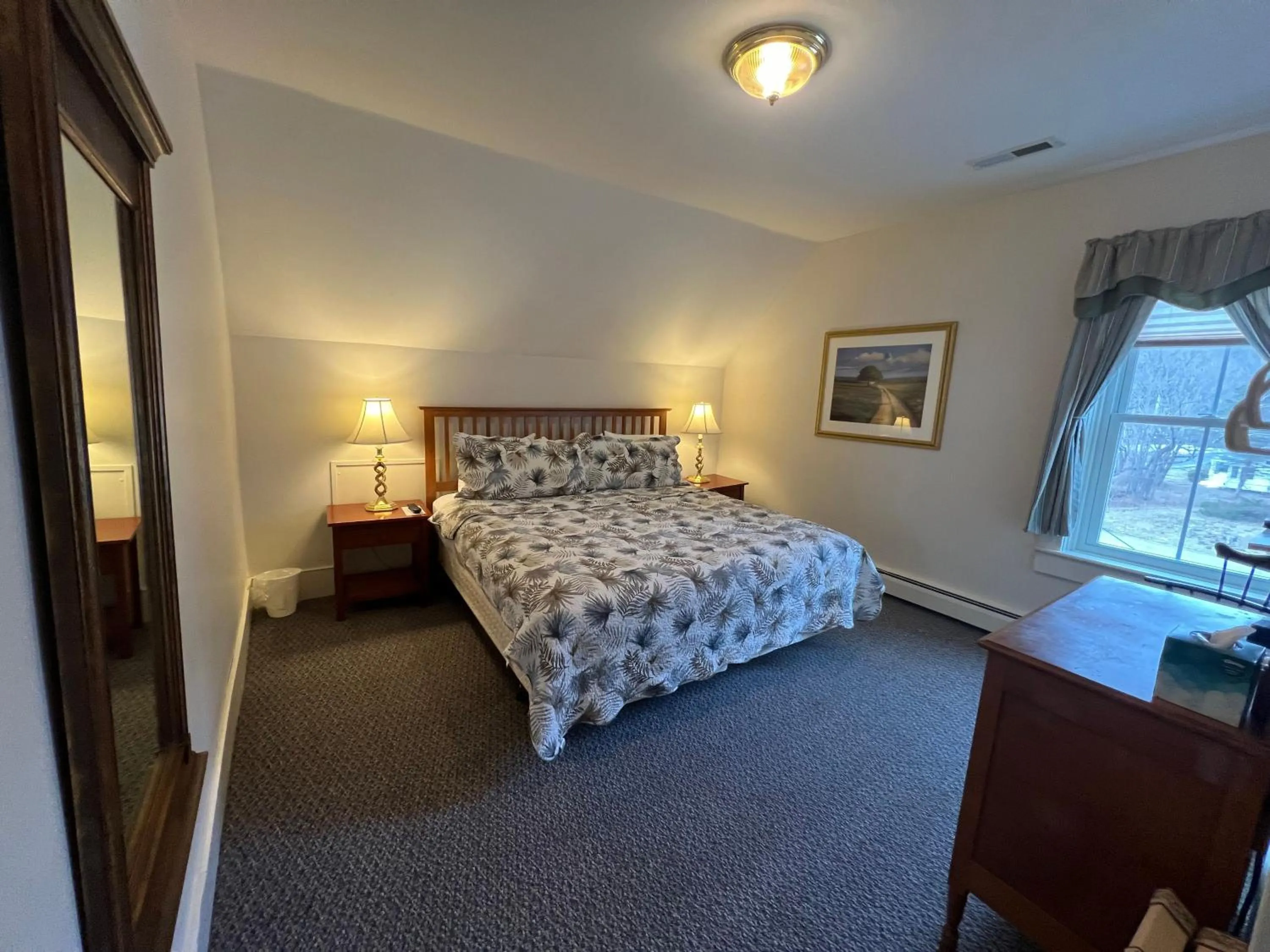 Bed in Echo Lake Inn