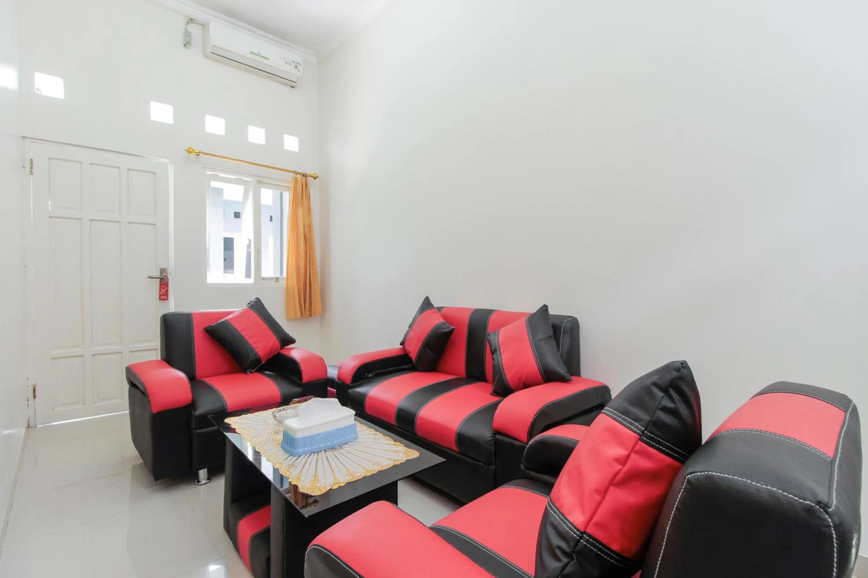 Lobby or reception in RedDoorz near Universitas Palangkaraya