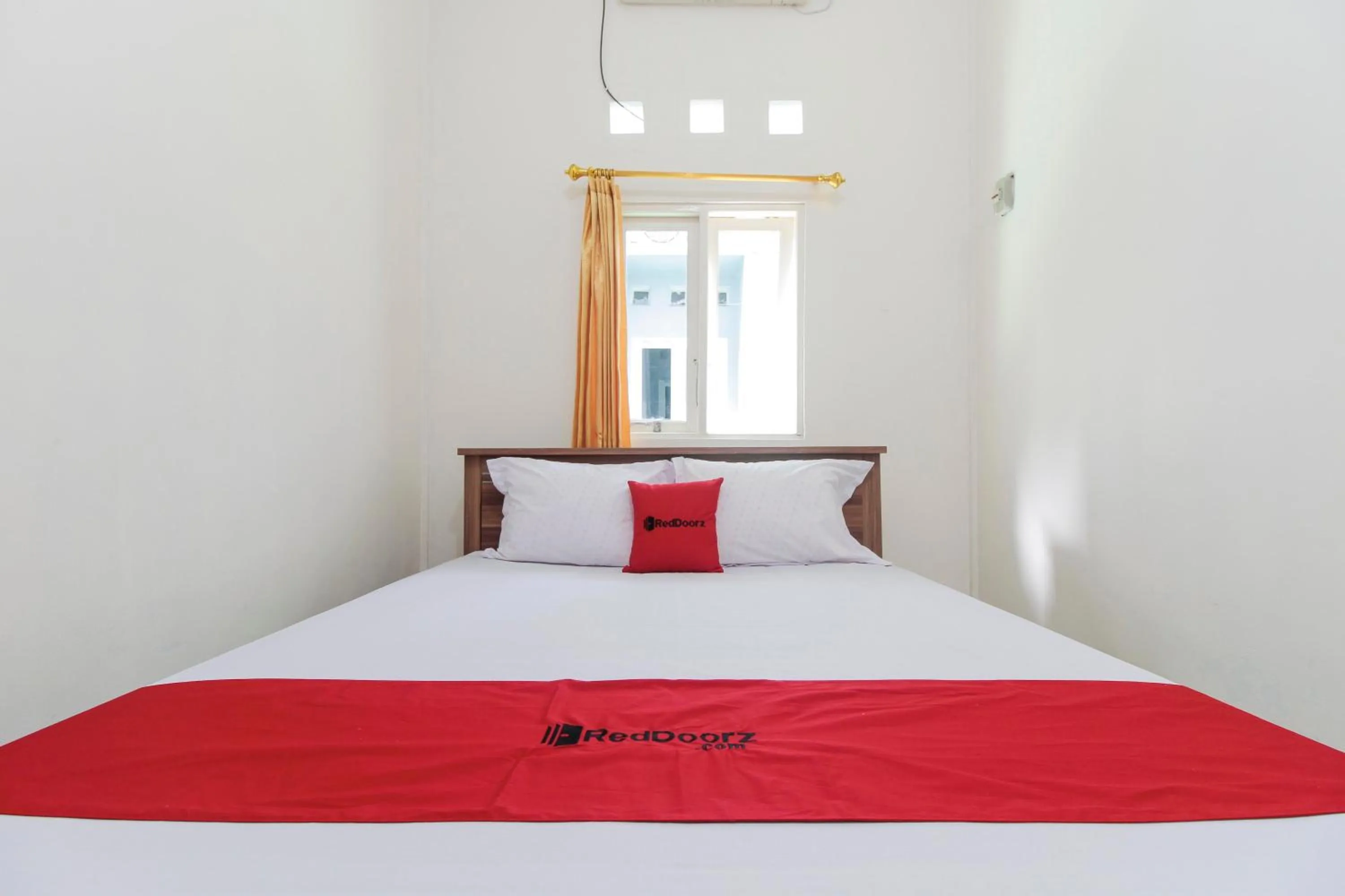 Bedroom, Bed in RedDoorz near Universitas Palangkaraya