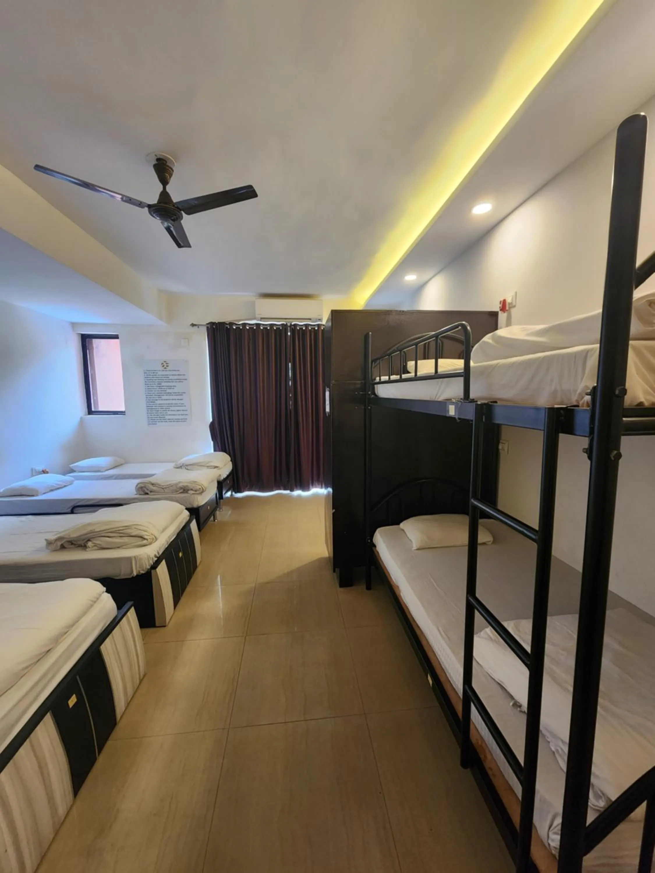 Bed in All Seasons Guest House I Rooms & Dorms