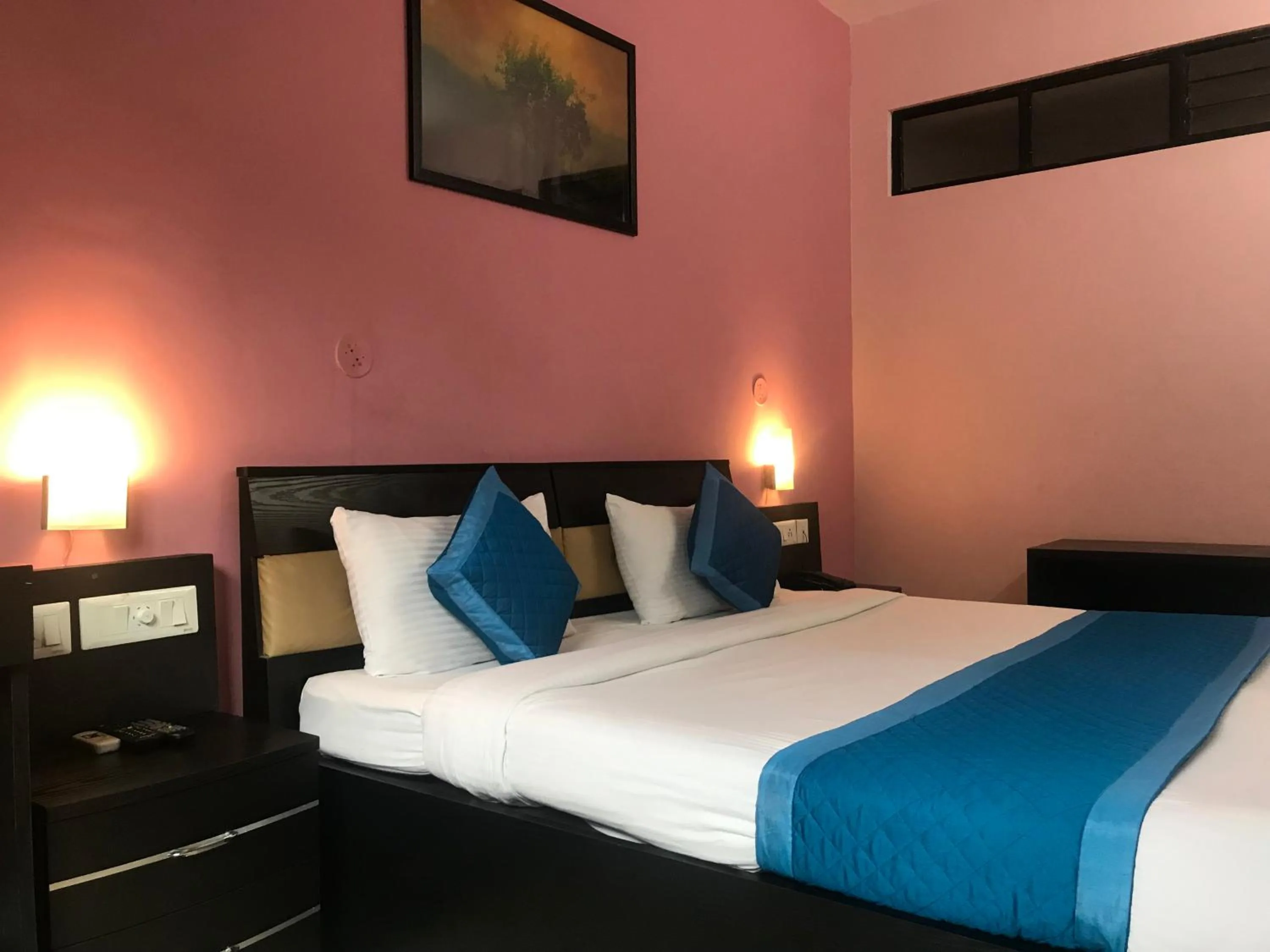 Bed in All Seasons Guest House I Rooms & Dorms